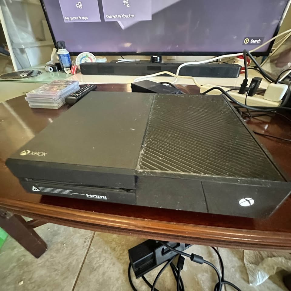 Microsoft Xbox One 500GB Console – Black (Kinect Sensor Included)