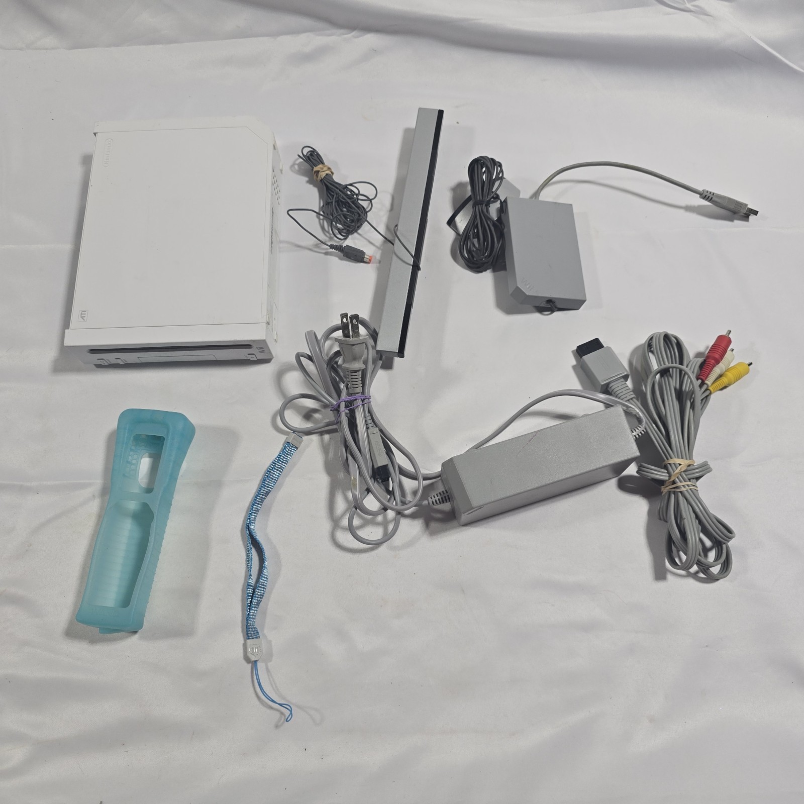Nintendo Wii White Console Gamecube Compatible RVL-001 USA Bundle Lot