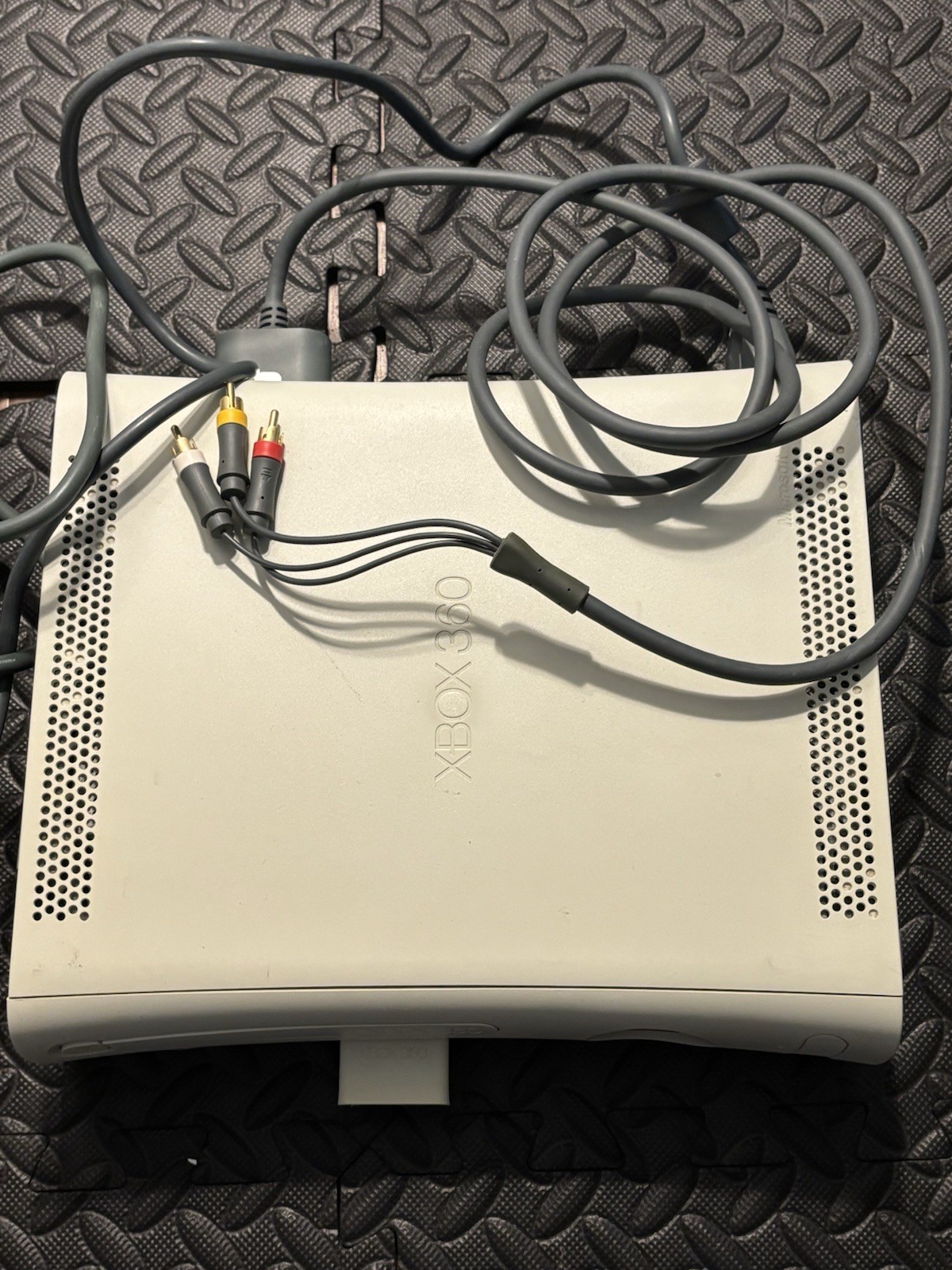 Microsoft Xbox 360 White Console w/ Power / AV Cable /Memory Card