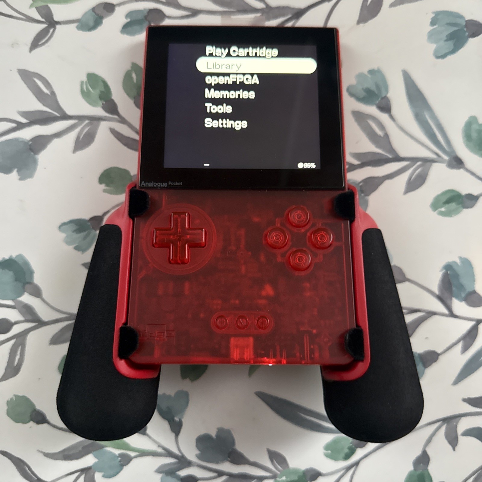 Analogue Pocket Transparent Red With SD Card And Grip
