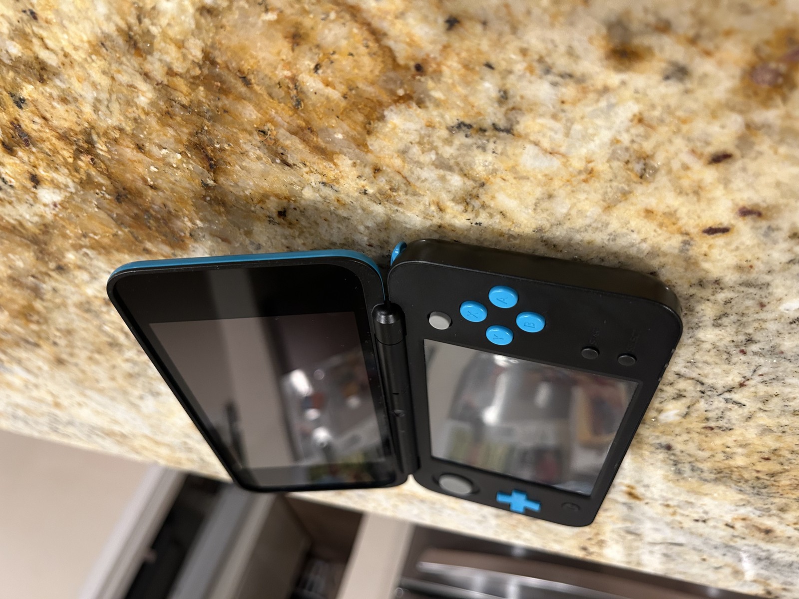 Nintendo 2DS XL Console – Black/Turquoise