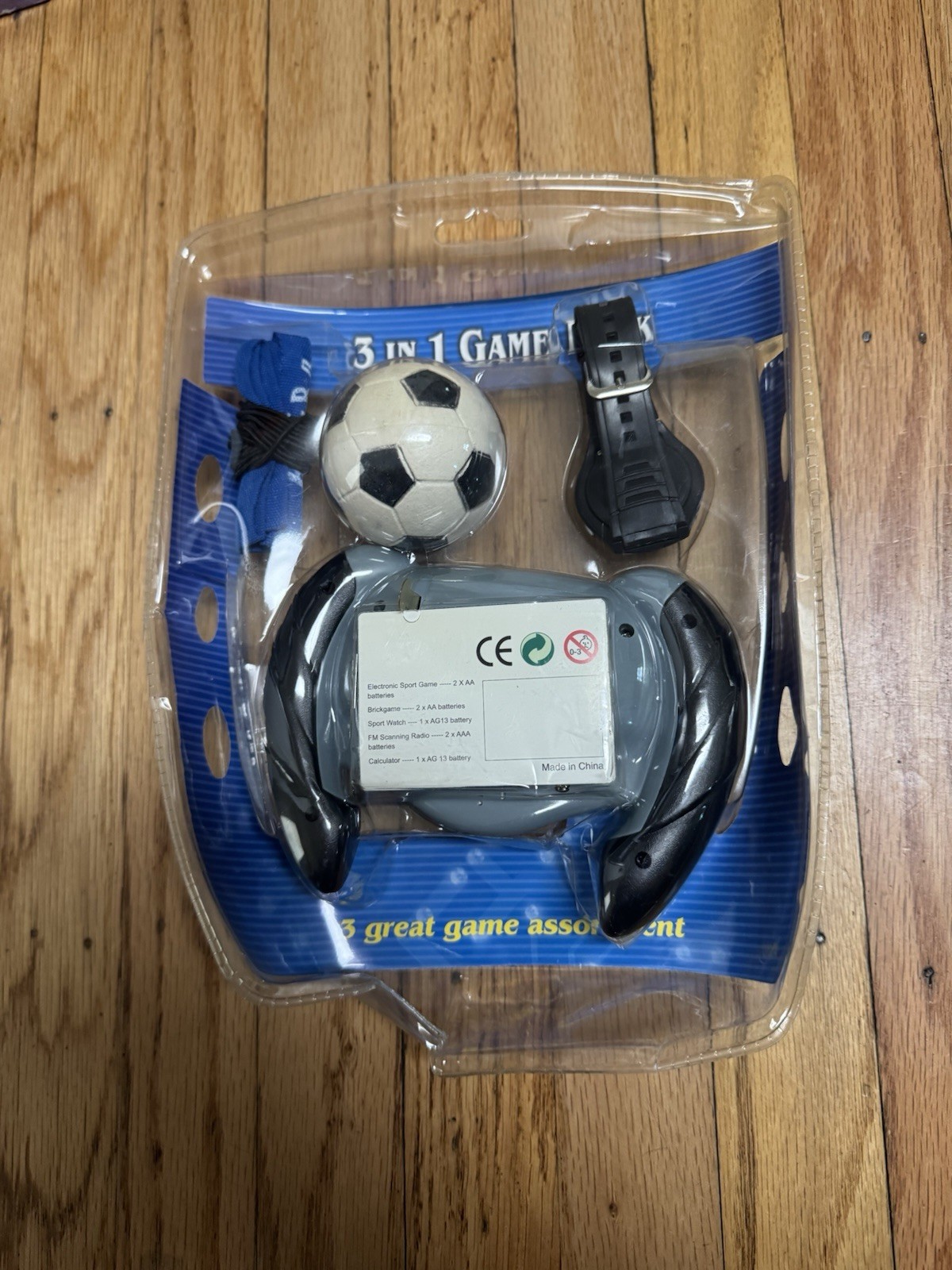Vtg 90s Soccer Football Futball Handheld LCD Game Sport Watch Calculator Radio