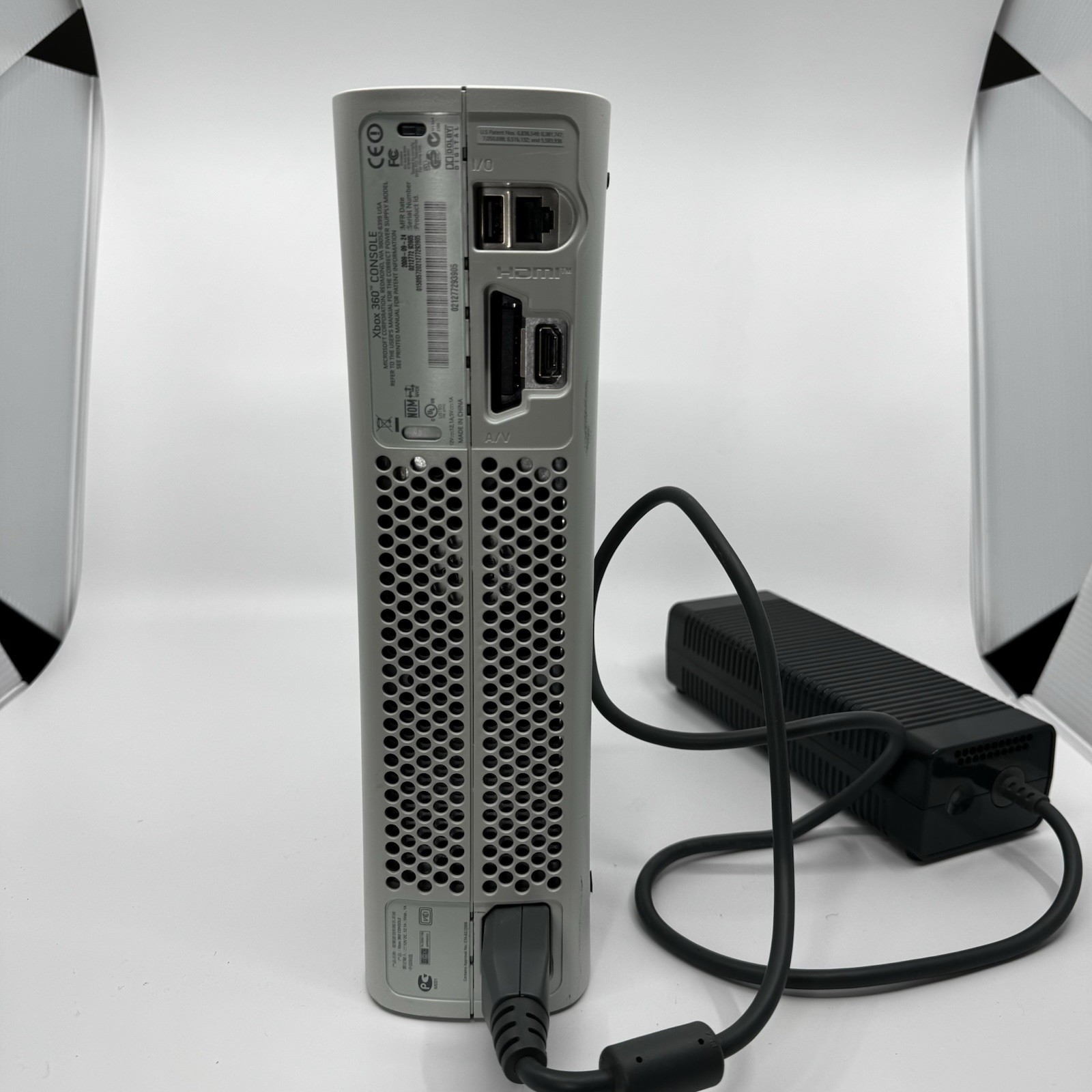 Xbox 360 S Slim Model 1439 White Console W/Controller No Hard drive Tested Works