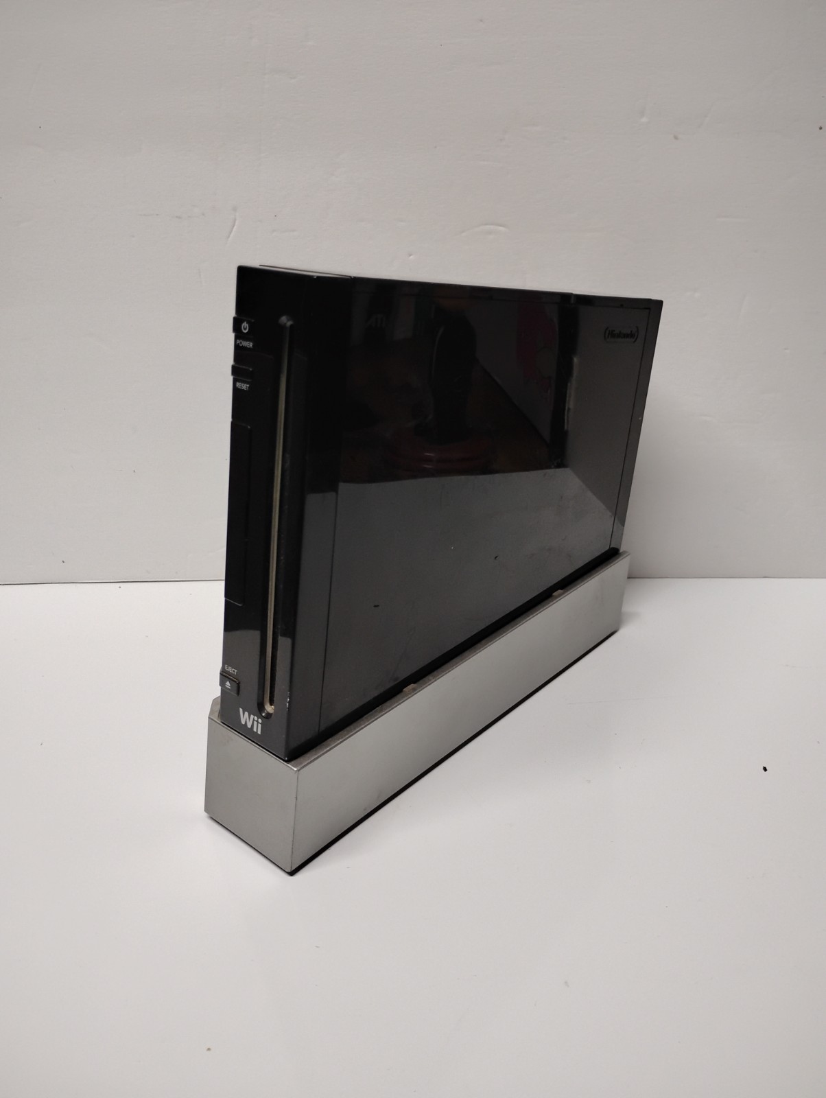Nintendo Wii Black Console with Stand, Cables, GameCube Memory Card Support