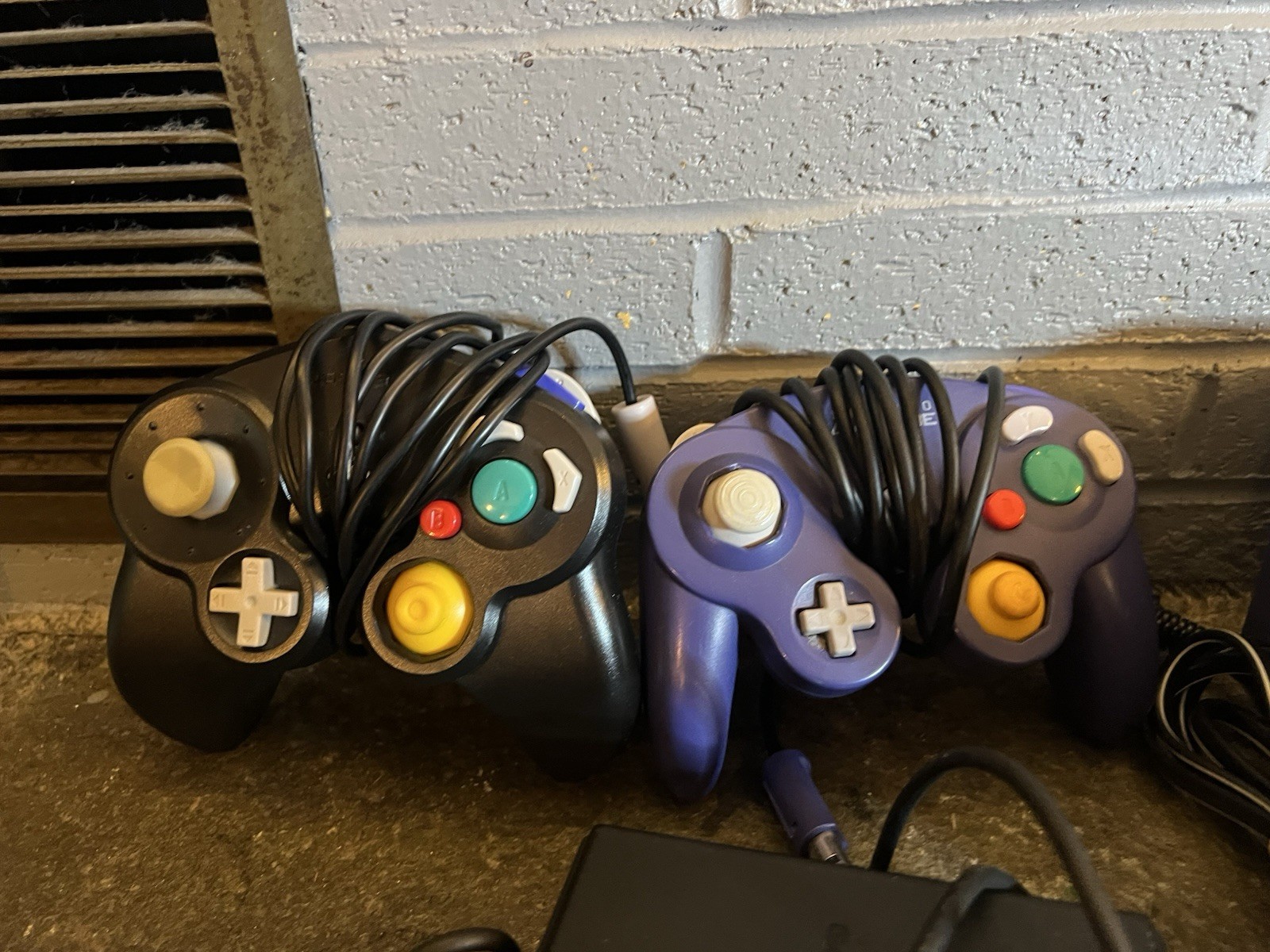 Nintendo GameCube Console Bundle – Indigo with 2 controllers Instructions