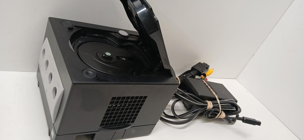 NINTENDO GAMECUBE DOL-001(USA) (P06034892)