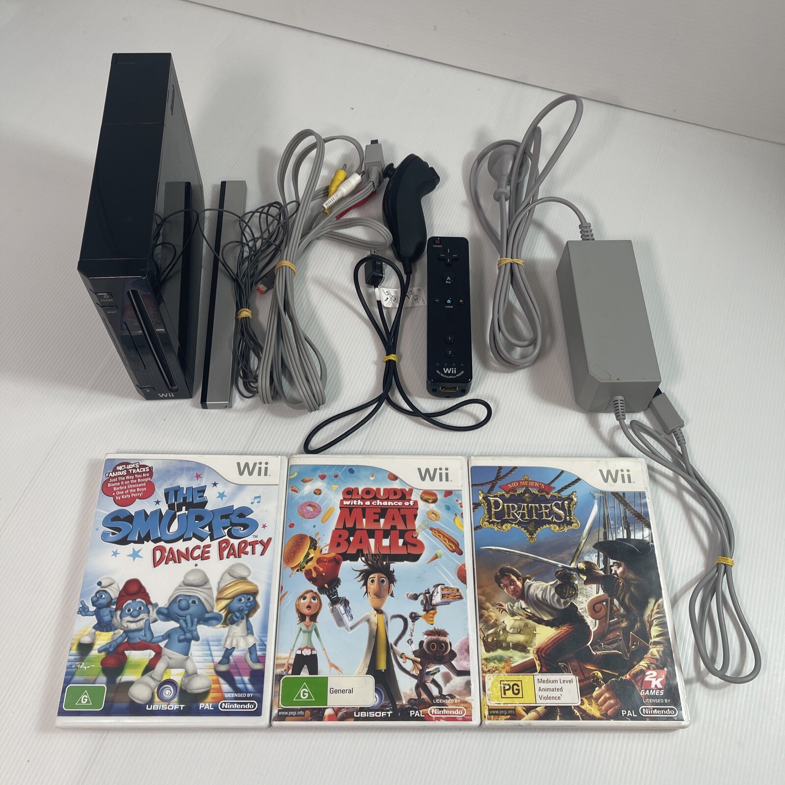 Nintendo Wii Console Bundle With Wii Motion Control And 3 Games Tested