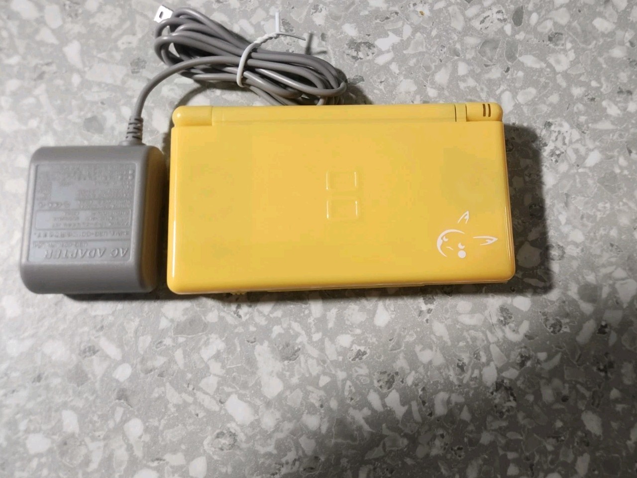 Nintendo DS Lite Pokémon Edition 4MB Yellow Handheld System 2