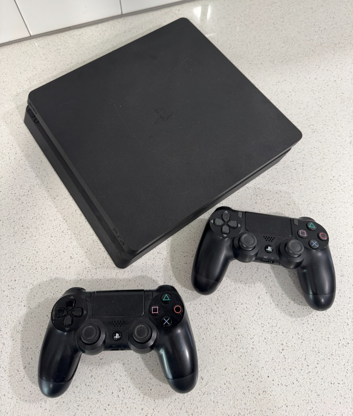 Sony PlayStation 4 PS4 1TB Console + 2 Dual Shock Controllers all cables, TESTED
