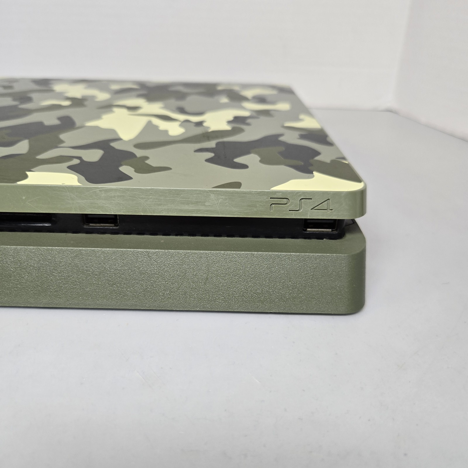 PS4 Slim Call of Duty: WWII Limited Edition 1TB Green Camouflage – Console Only