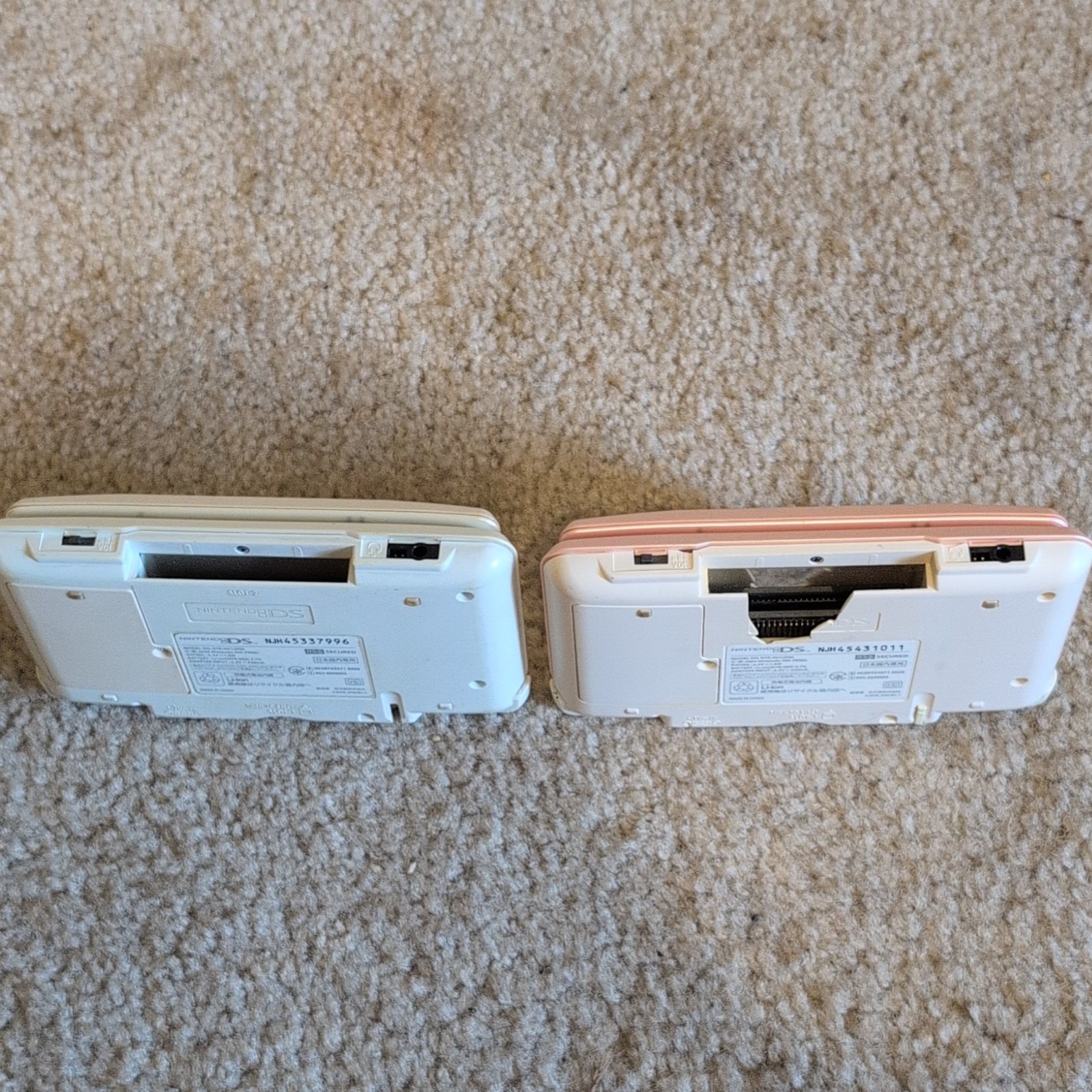 Lot Of 2 Nintendo DS White And Pink ,BROKEN HINGES NO CHARGER, TESTED AND WORKS.