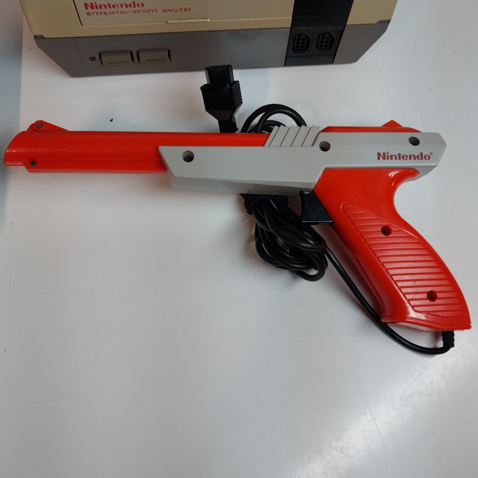 Nintendo NES Console Bundle NES-001 Tested w/ 6 Games, 2 Controllers, Zapper,…