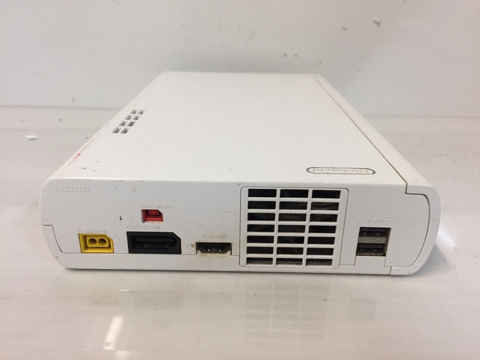 Nintendo Wii U 8GB White Console WUP-001(02) Powers On No Video For Parts