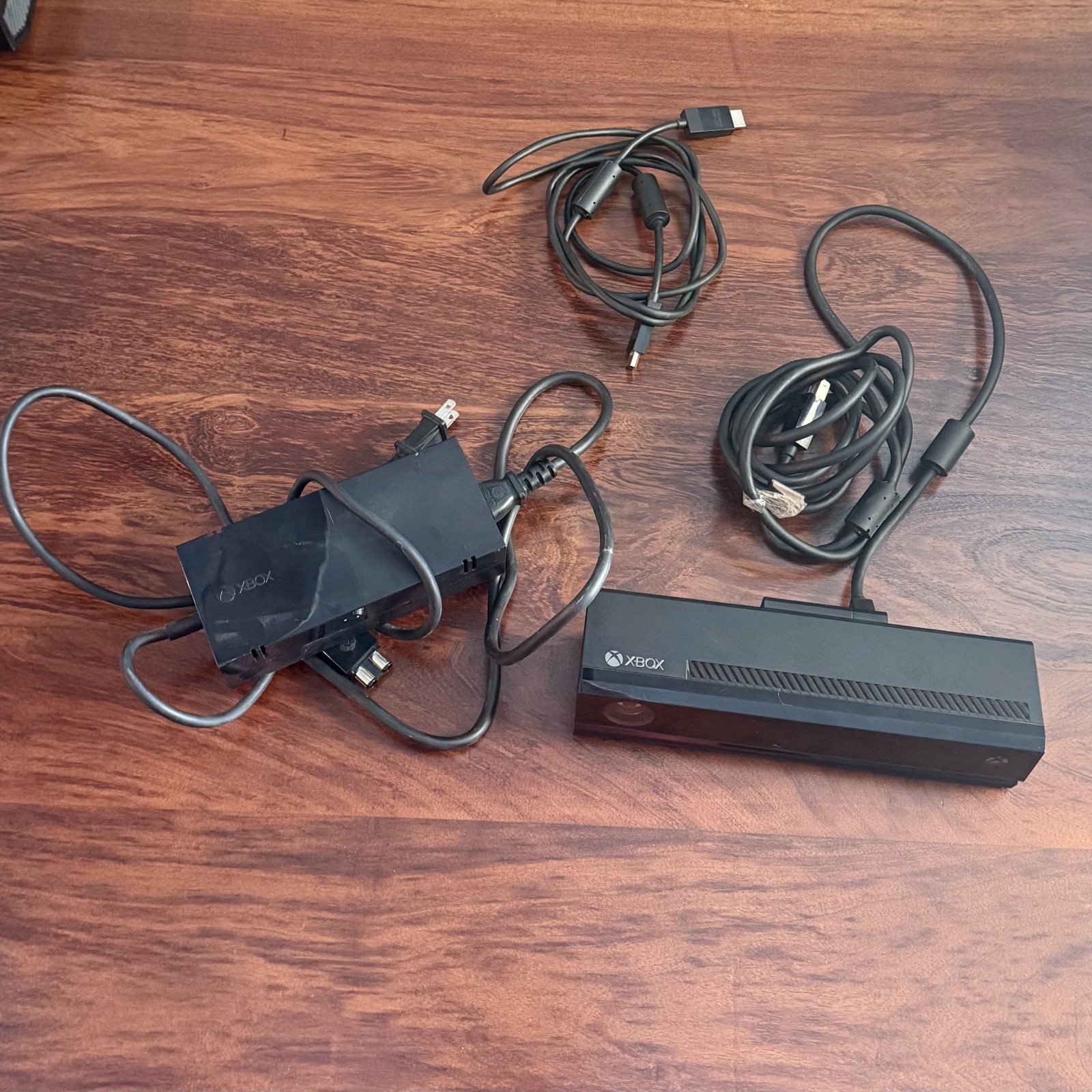 Microsoft Xbox One with Kinect (500GB) with 6 games and 3 controllers