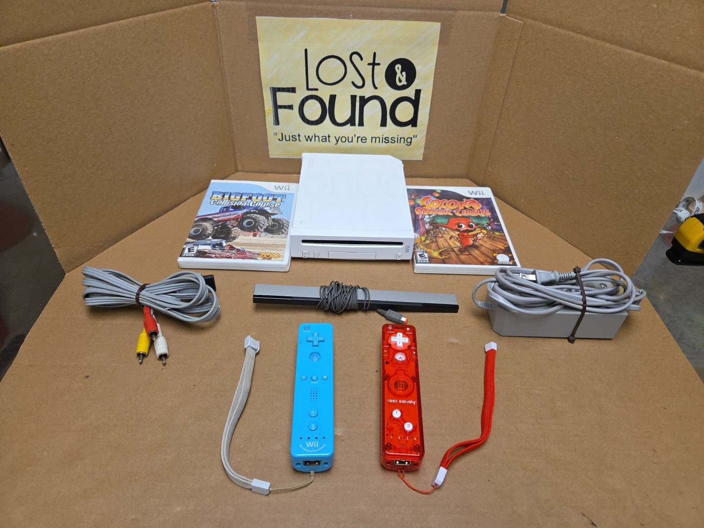 Nintendo Wii Console Bundle RVL-001 Tested Working 2 Remotes Cords 2 Games *PICS