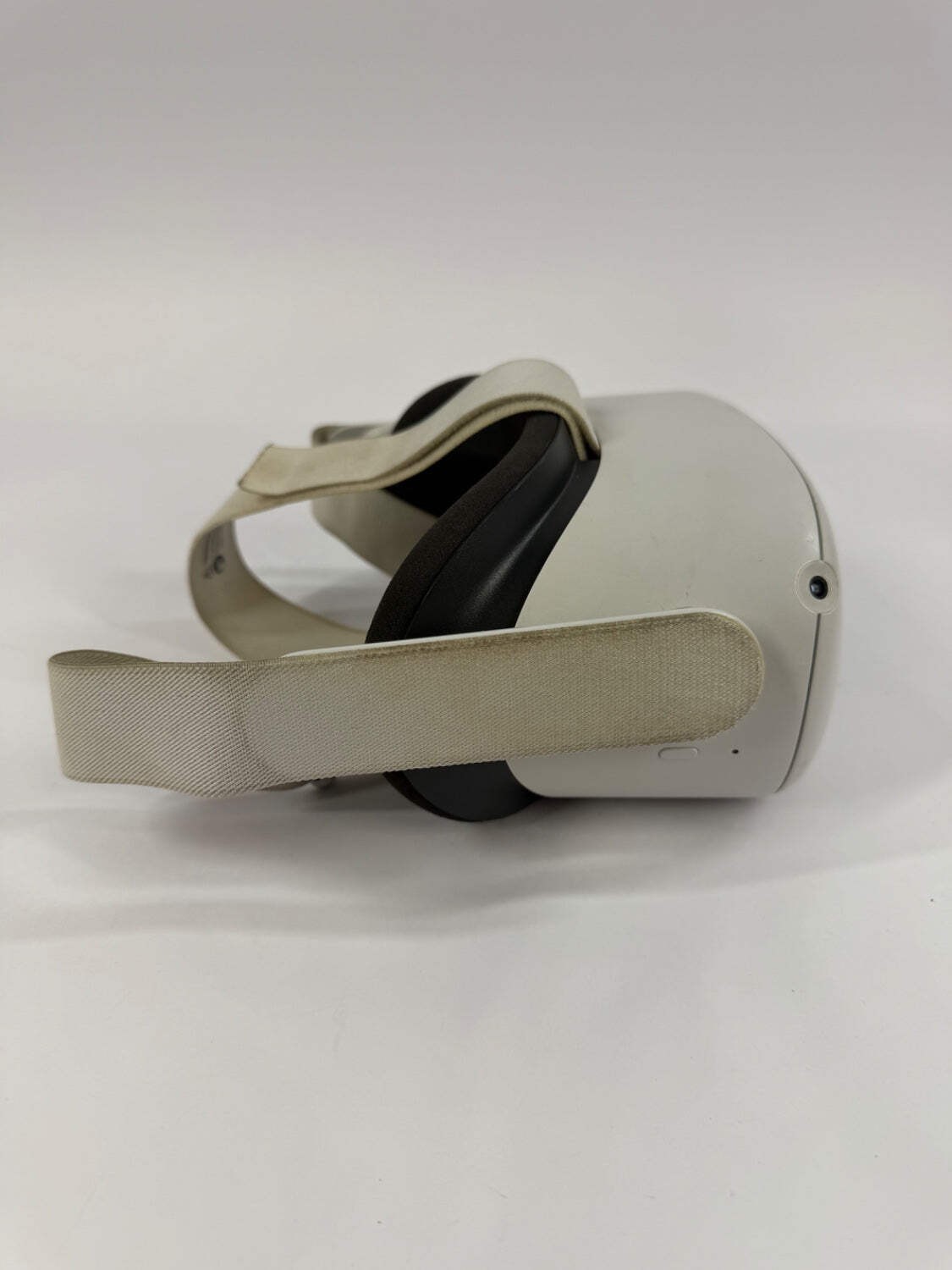 Meta Quest 2 256GB VR System KW49CM Scratched Lens