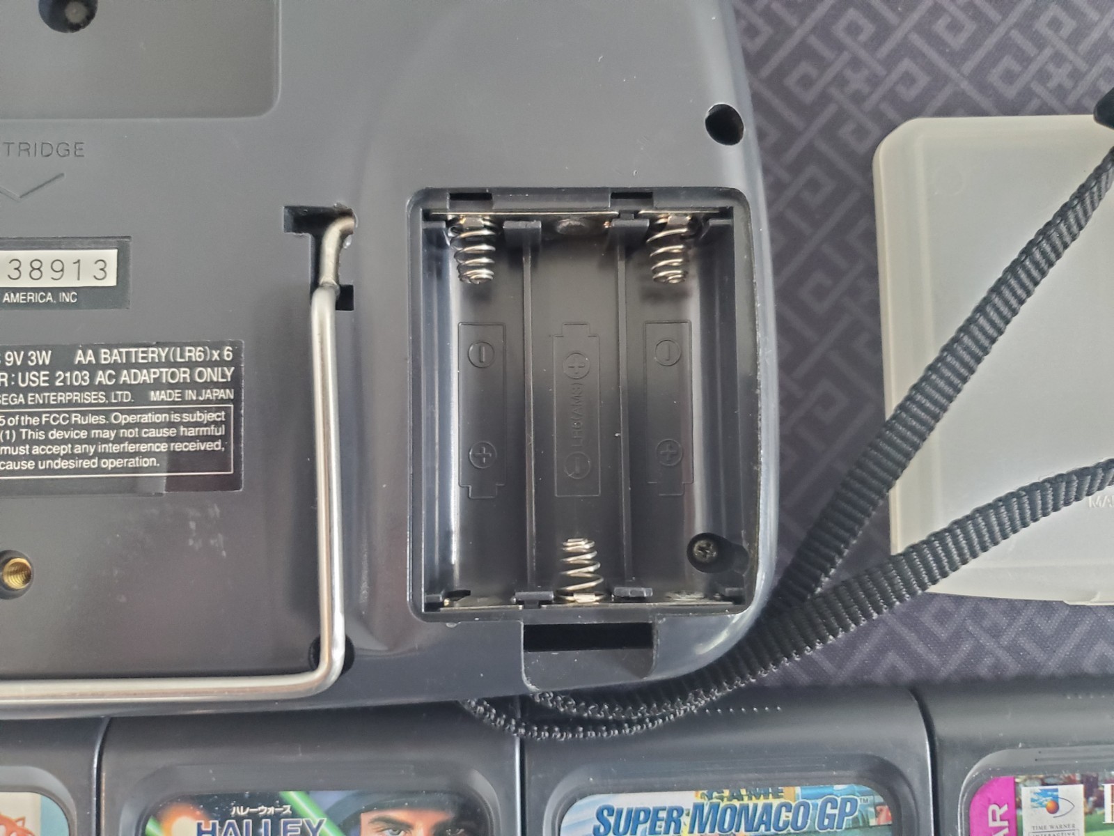 SEGA Game Gear Handheld System – Black W Games kickstand- Dim hard to see screen