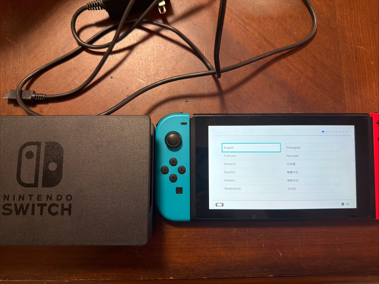 Nintendo Switch Console Neon Red/Blue Joy-Con 32GB 1080p