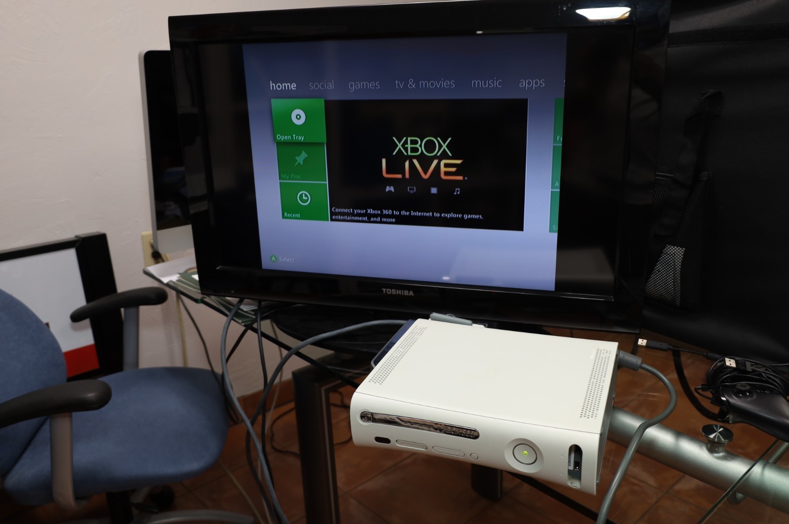 Microsoft Xbox 360 Pro 20GB Console – Matte White