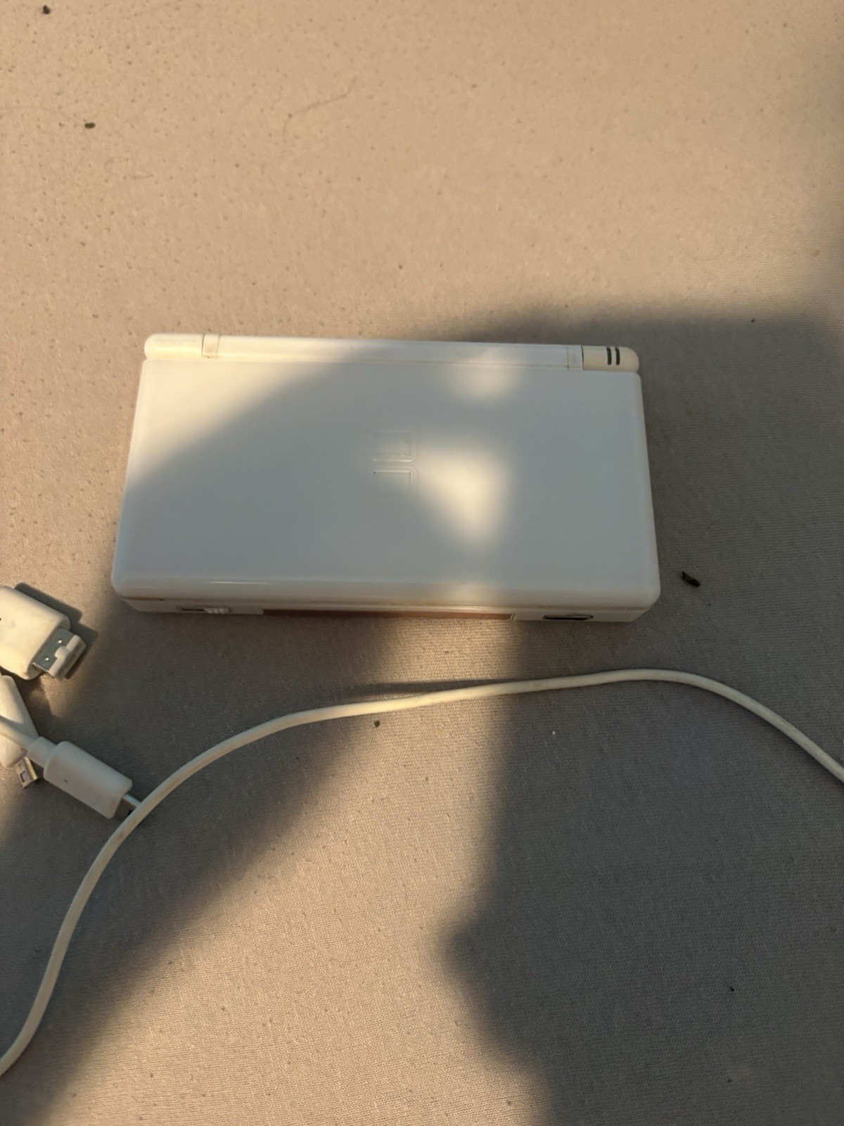 Nintendo DS Handheld System White with Purple Pen and Charger