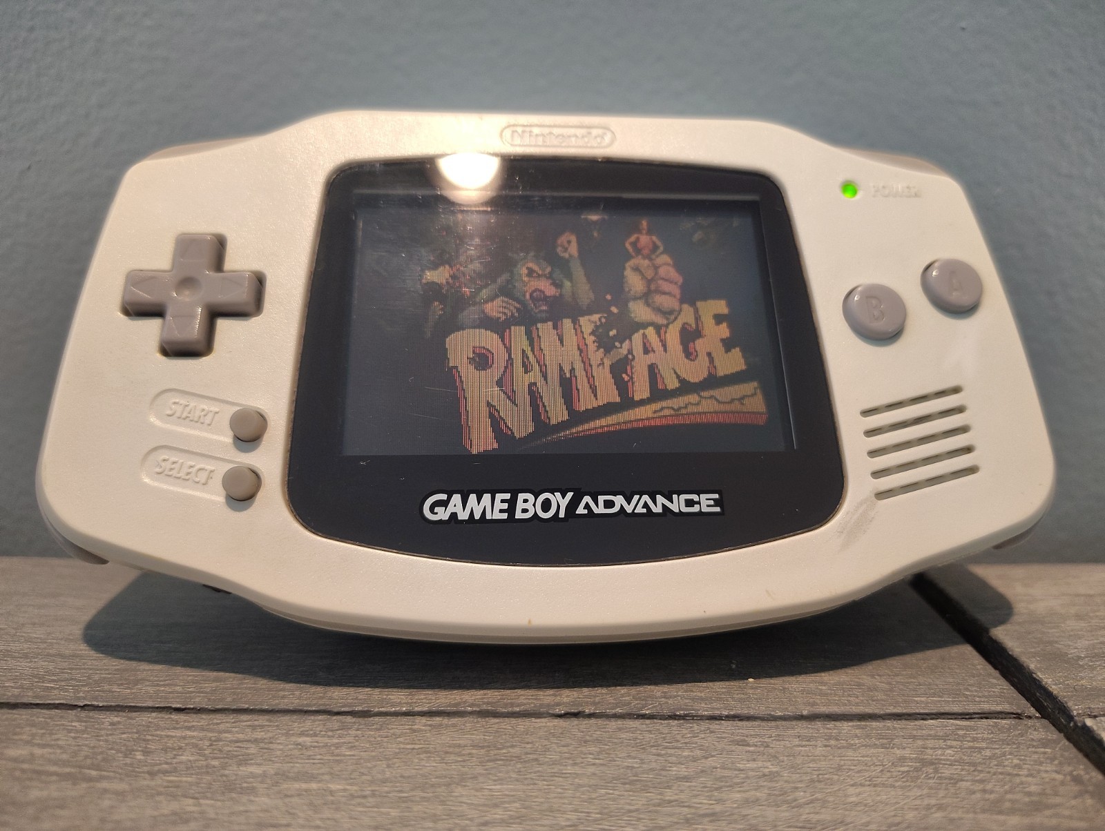 GAME BOY ADVANCE WHITE CONSOLE COMPLETE CIB Authentic Tested/Region Free