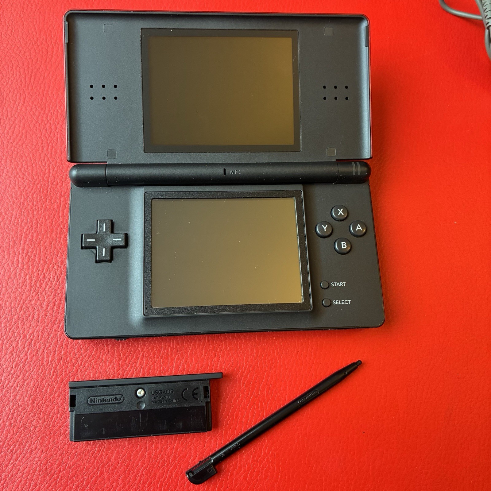 Nintendo DS Lite (Crimson Red/Black) CIB – Complete In Box w/ New Super Mario DS