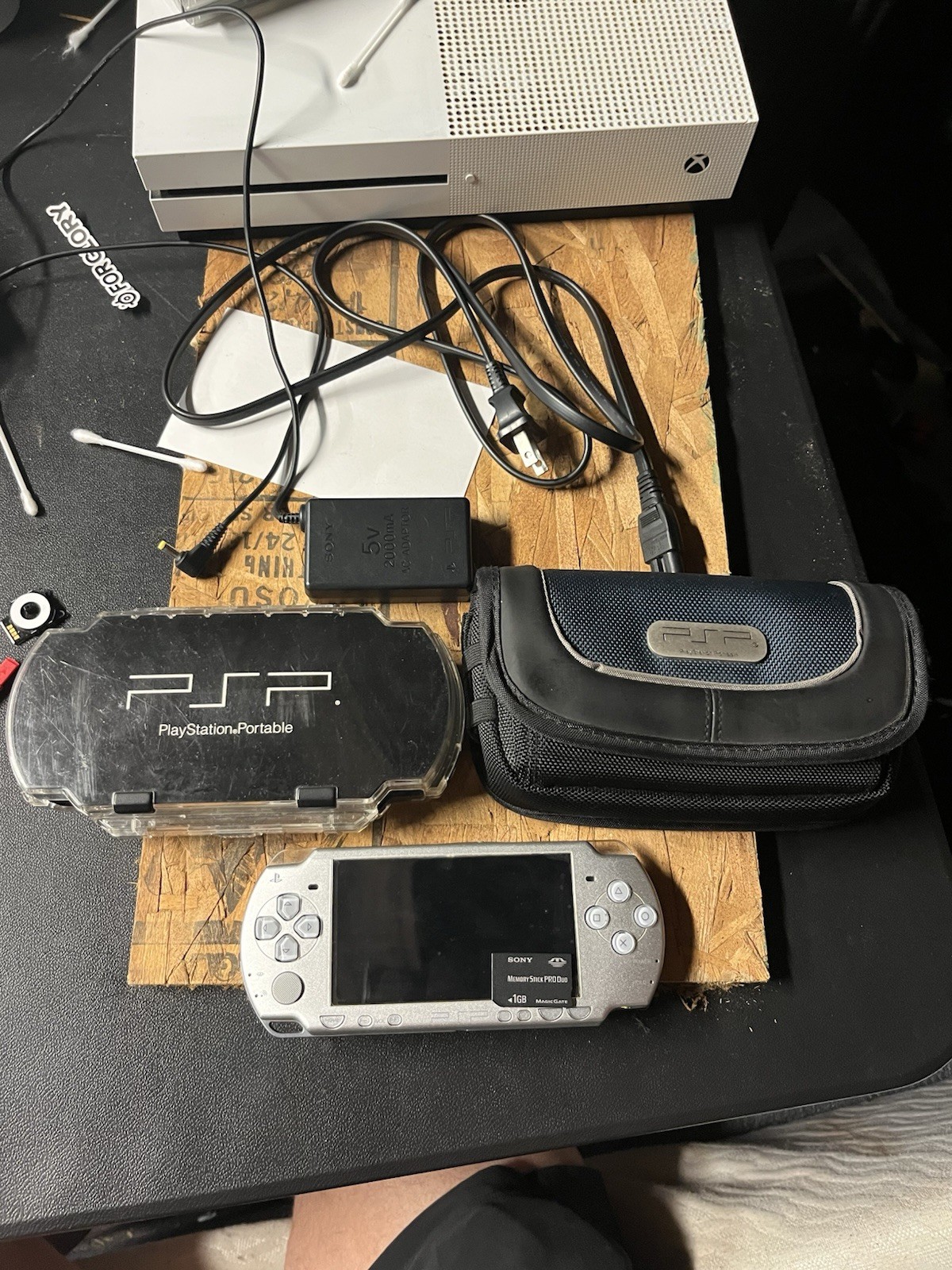 Sony PSP 2000 Silver Console Bundle OEM Charger Memory Card Cases Tested