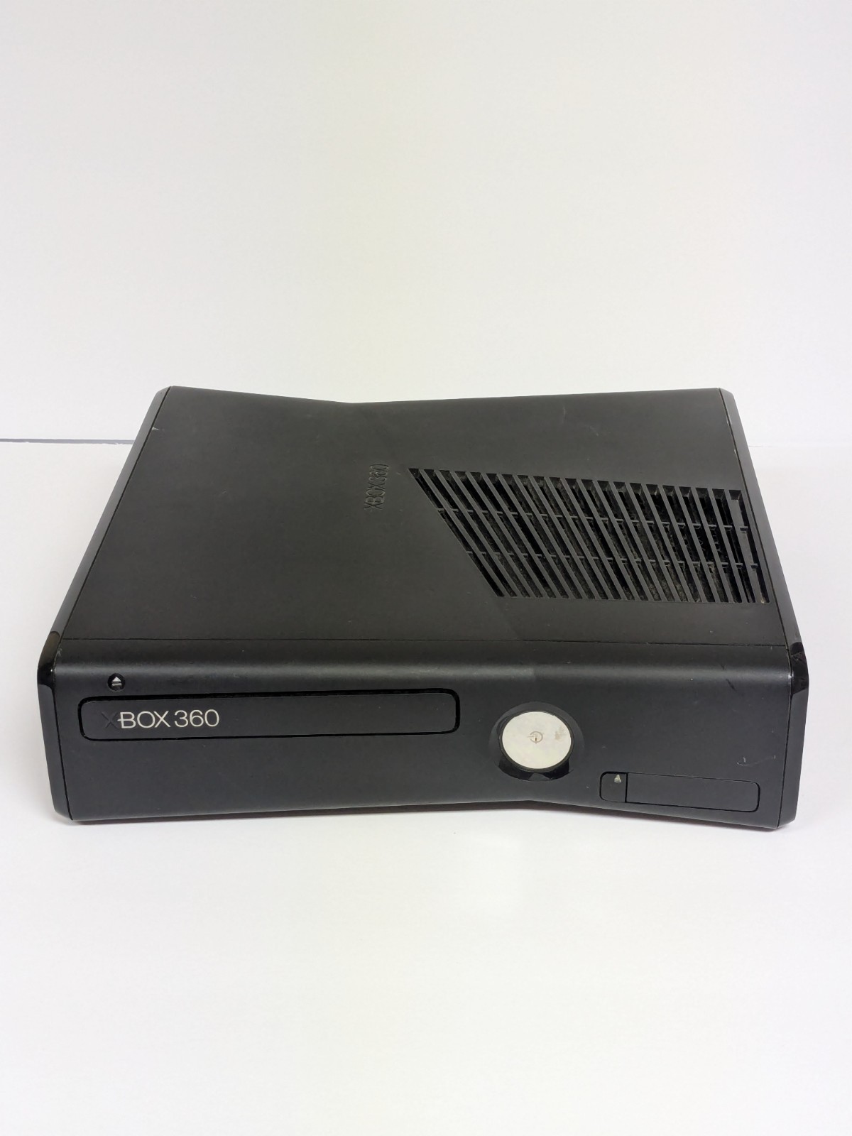 Microsoft Xbox 360 Slim Console 4GB Kinect Bundle – 3 Games -Kinect Adventures