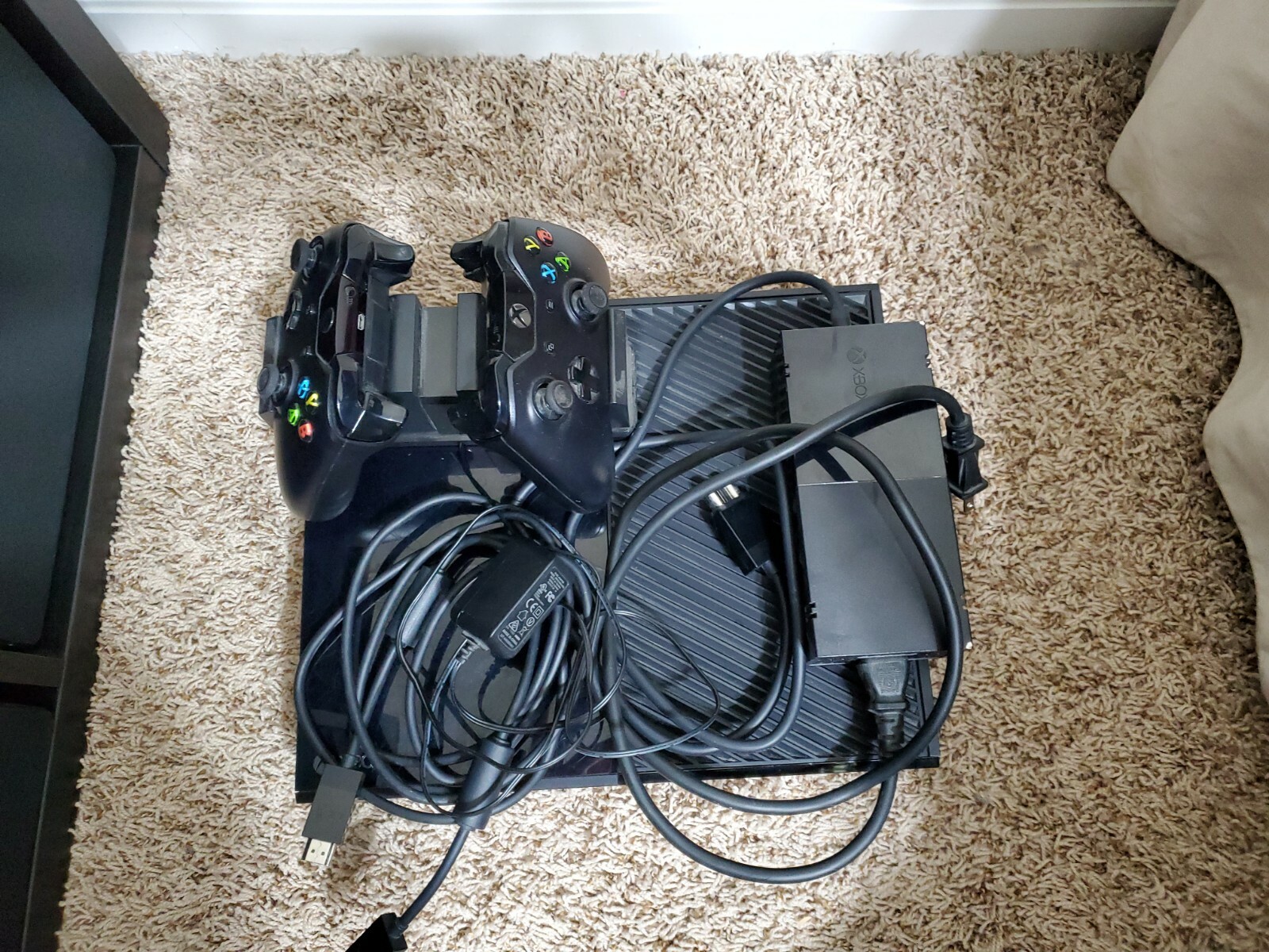 XBOX One, 500Gb. Excellent condition. Plus 2 controllers.