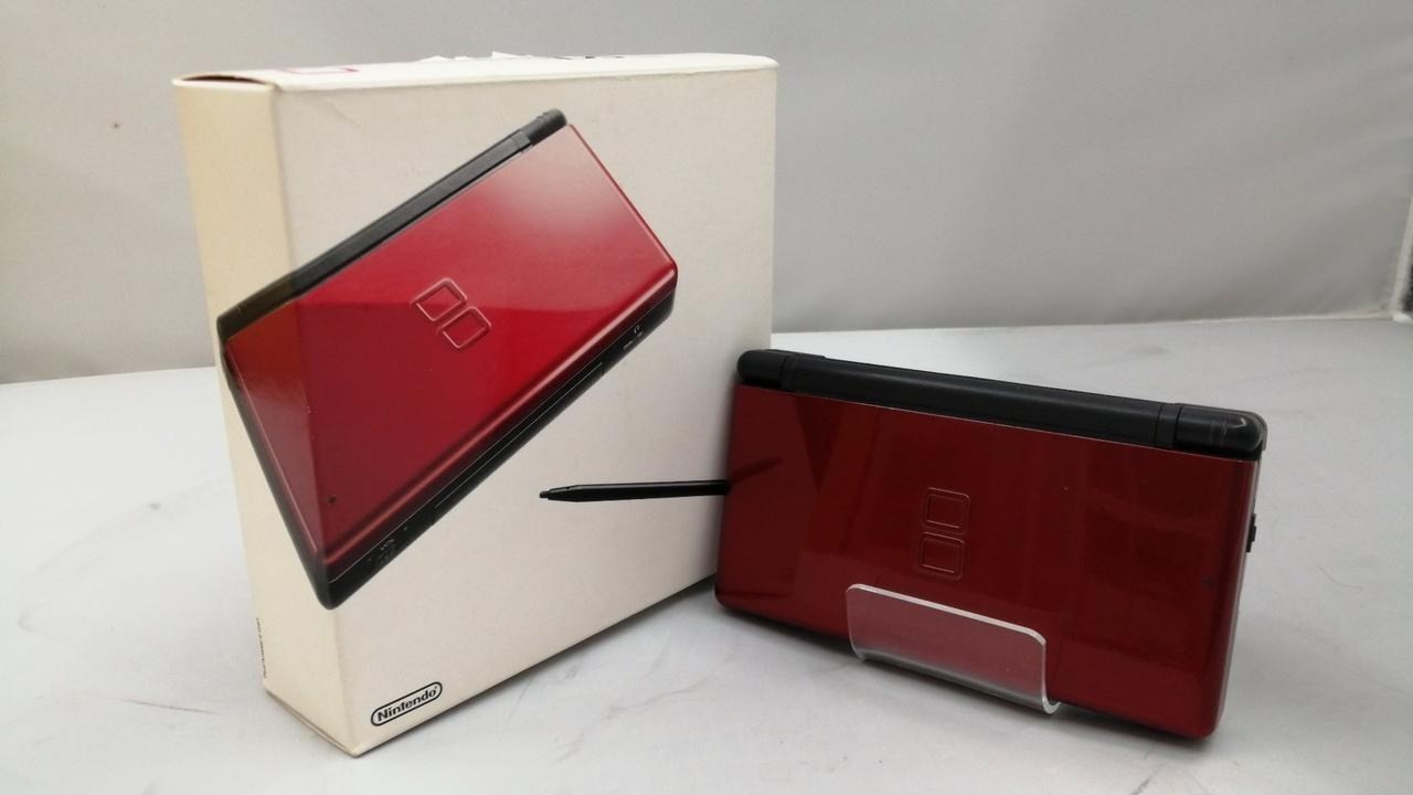 Nintendo DS Lite USG-S-RMKA Box Manual Charger Included A2185