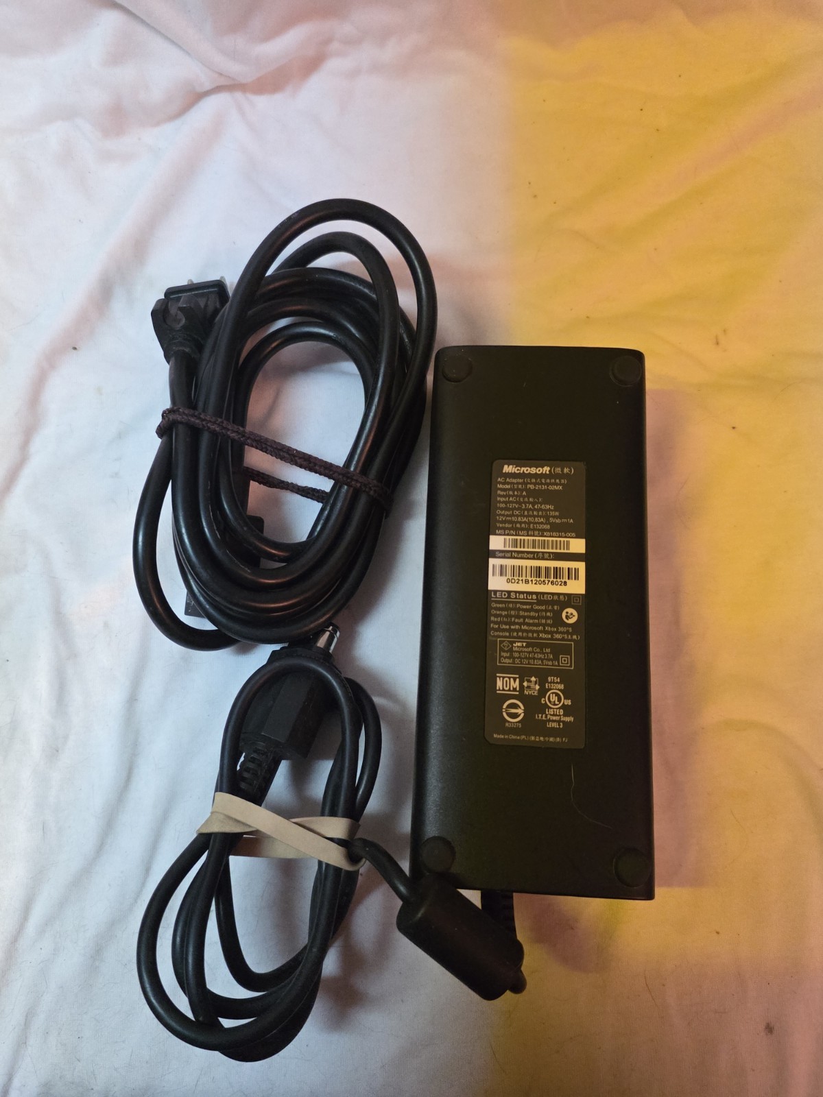 X Box 360 S Gaming console With Kintect Headphones Controller 320 Gb Hard Drive.