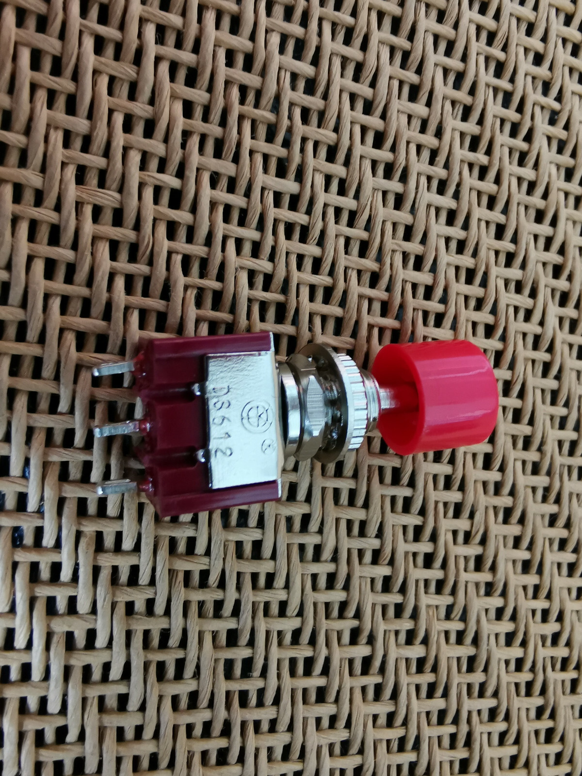 1pc Locking Latch SPDT ON-ON Push Button Switch w/ Red Cap for 9v-12v-120v-250V