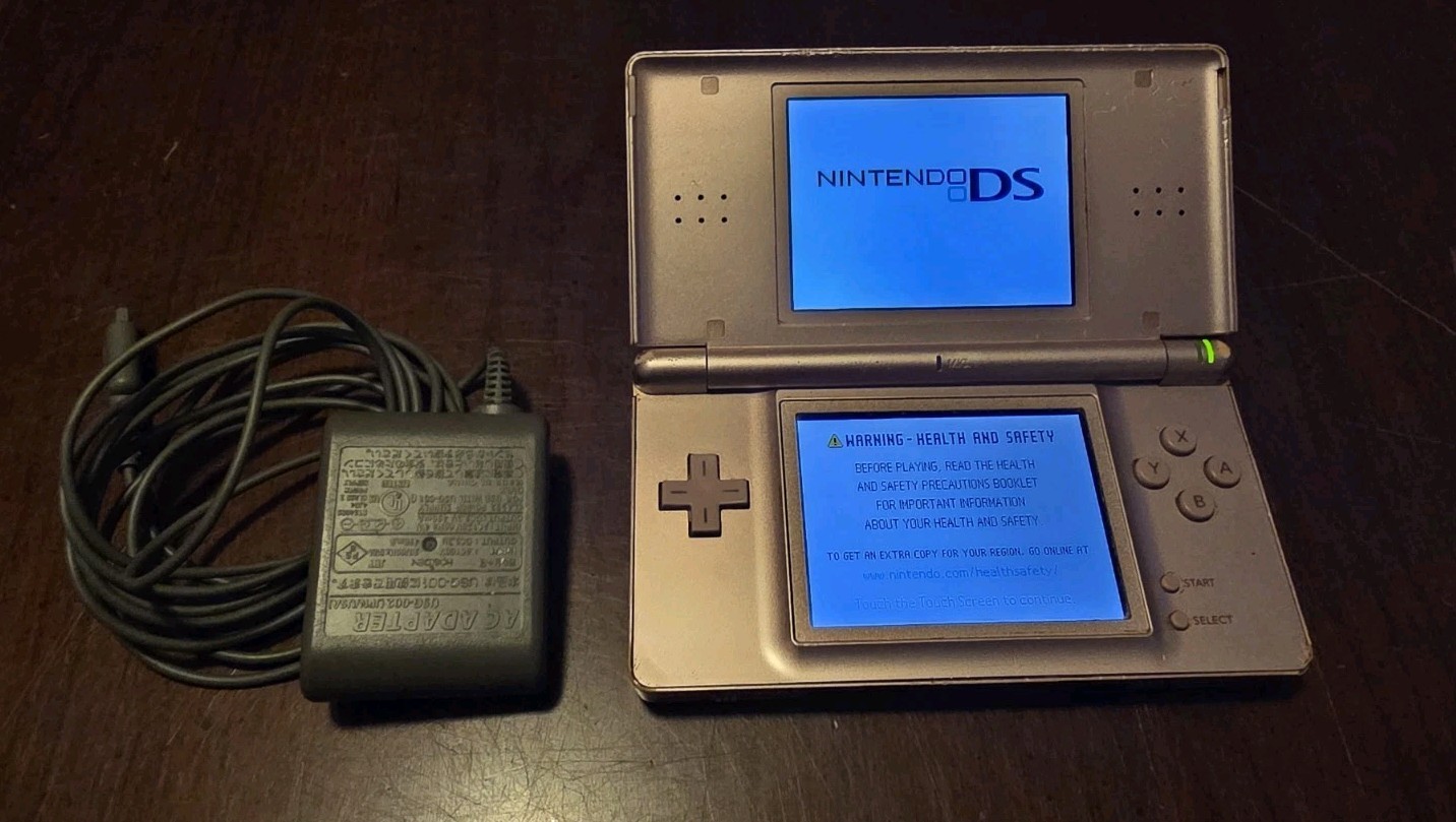 Nintendo DS Lite Console – Metallic Rose
