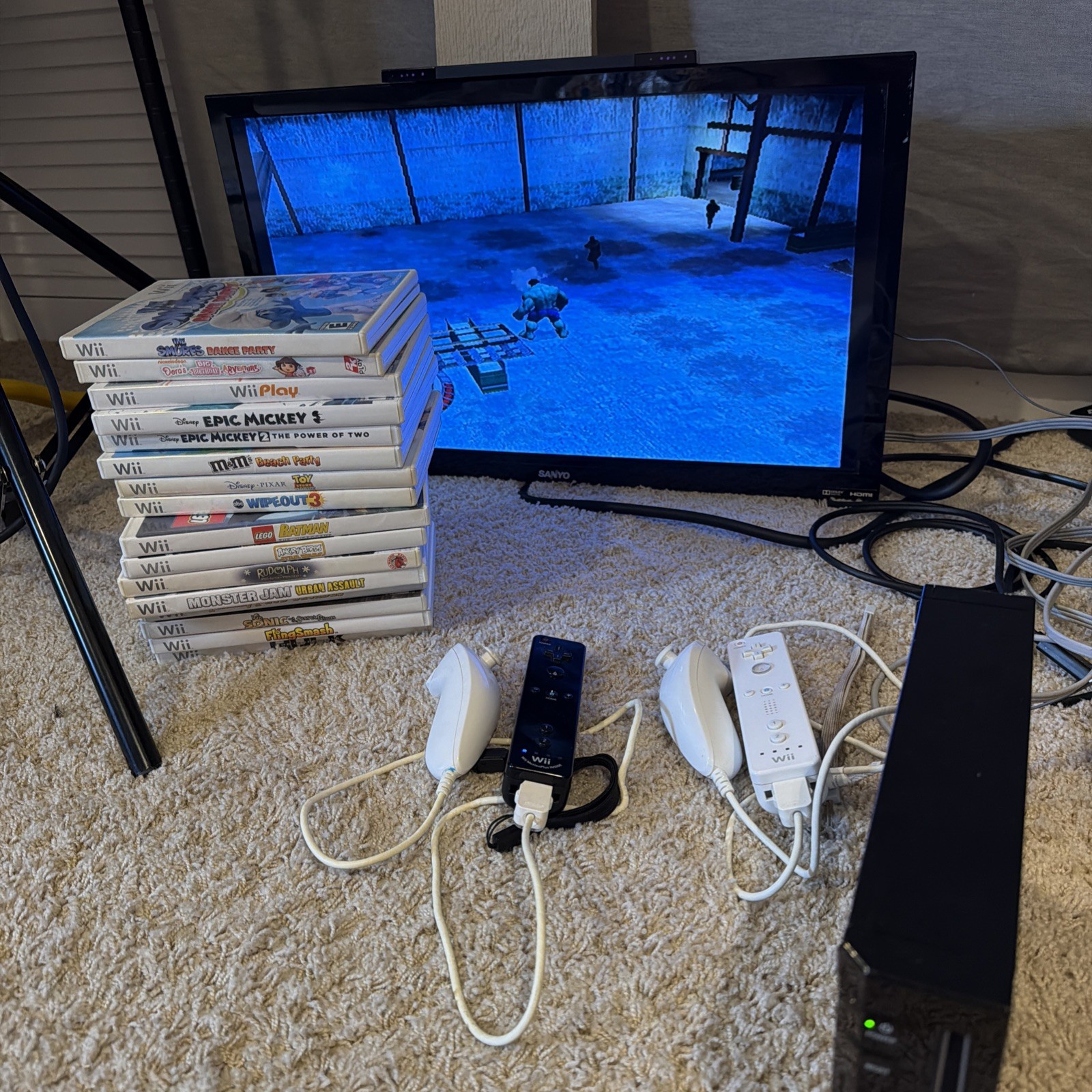 Nintendo Wii RVL-001 Console Bundle 2 Controllers 2 Nunchucks 16 Games Tested
