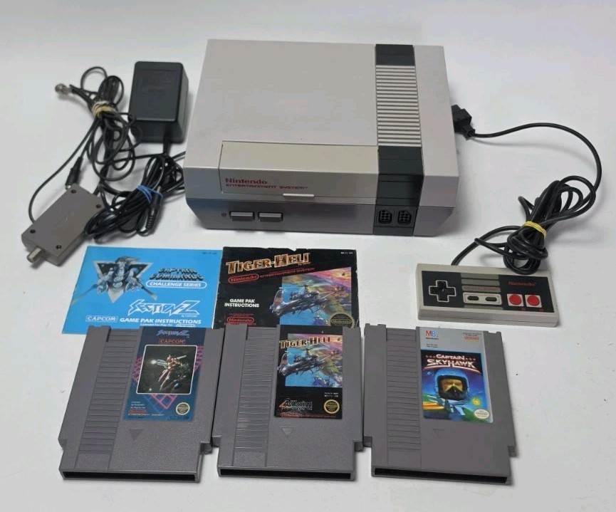 Nintendo NES Console NES-001 Bundle With 3 Games, Controller, Wires
