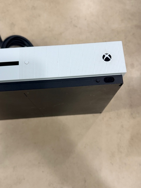 XBOX ONE 1 S VIDEO GAME CONSOLE – WHITE MODEL: 1681 500GB