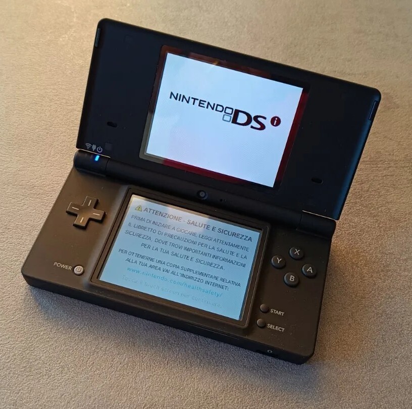 Nintendo DSi Console Portatile – Nero – Condizioni Perfette