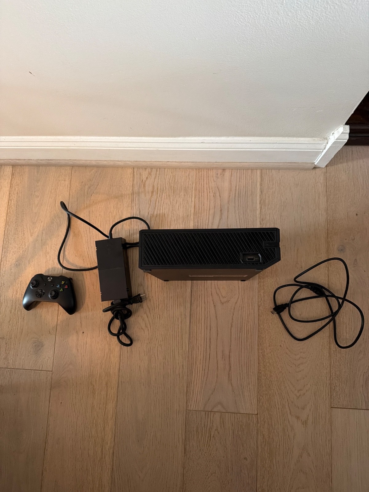 Microsoft Xbox One 500GB Console – Black with controller and HDMI