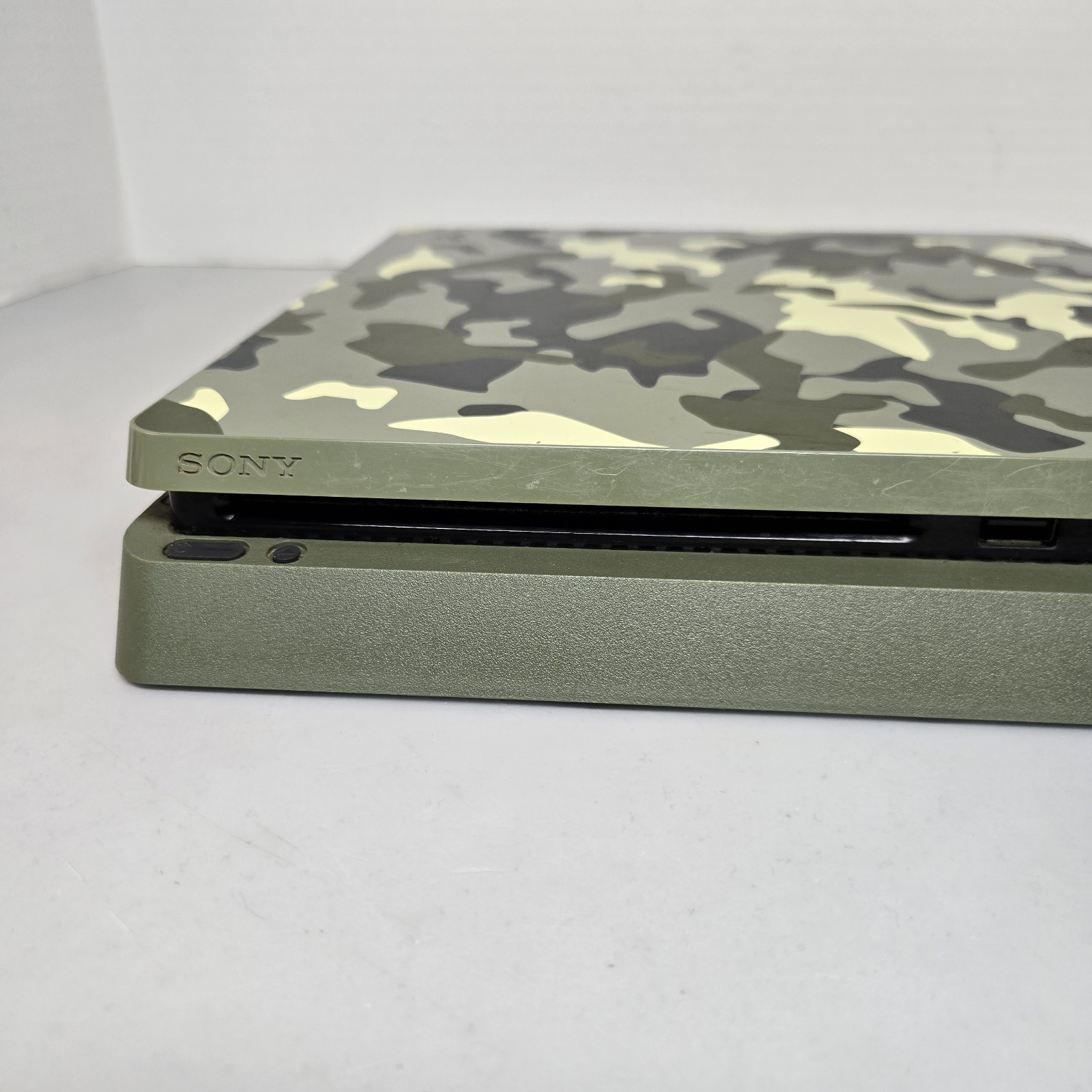 PS4 Slim Call of Duty: WWII Limited Edition 1TB Green Camouflage – Console Only