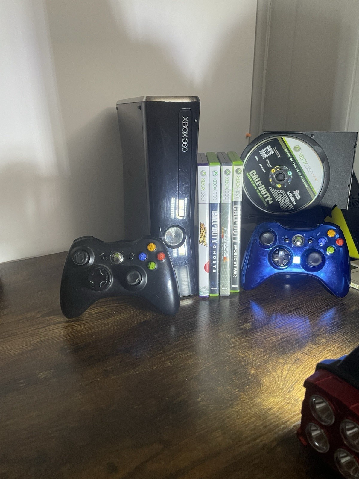 Xbox 360 250GB Bundle W/Kinect 5 Games 4 Controllers PlayCharge Read Description