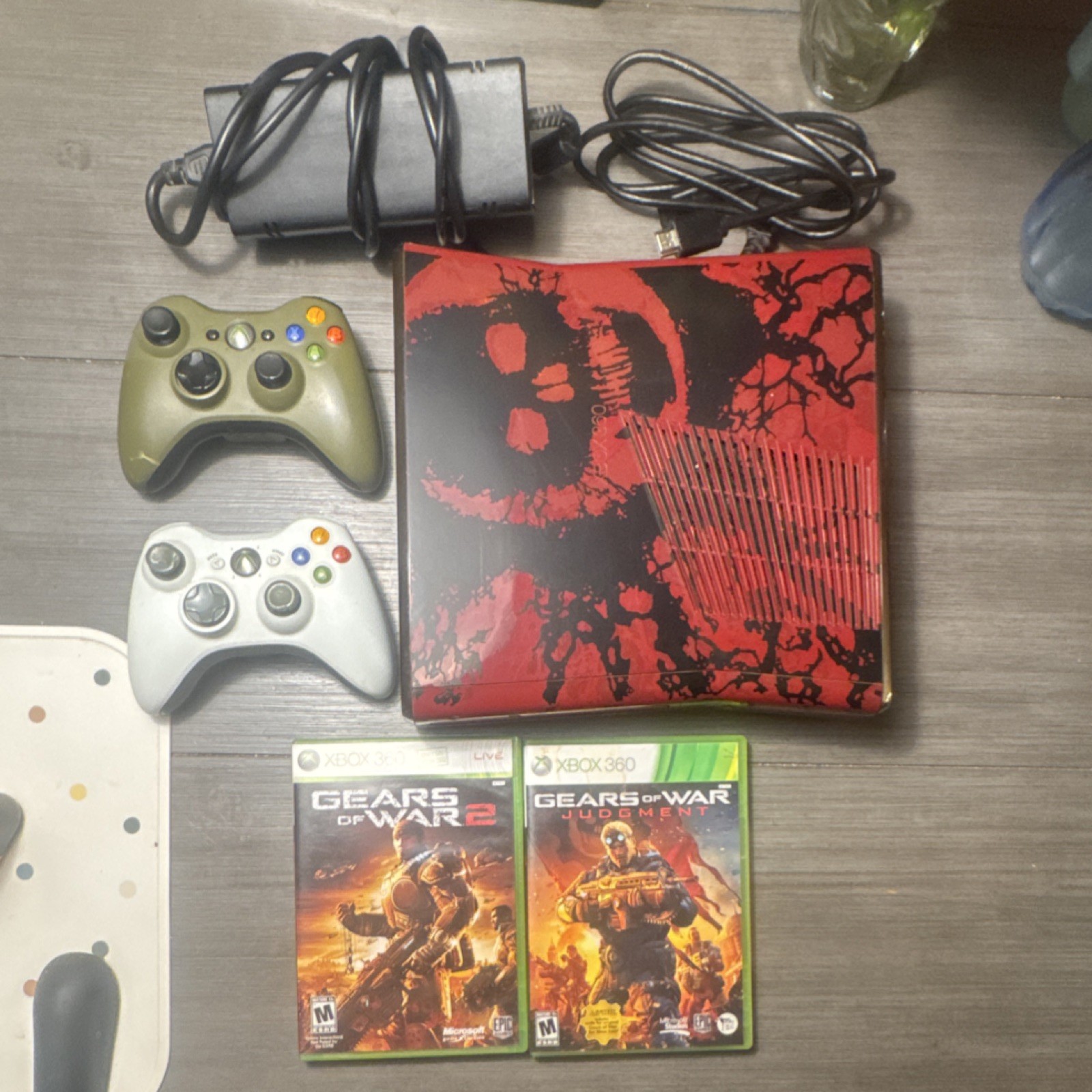 Microsoft Xbox 360 S Gears Of War Edition 320GB Console Bundle w/ Games