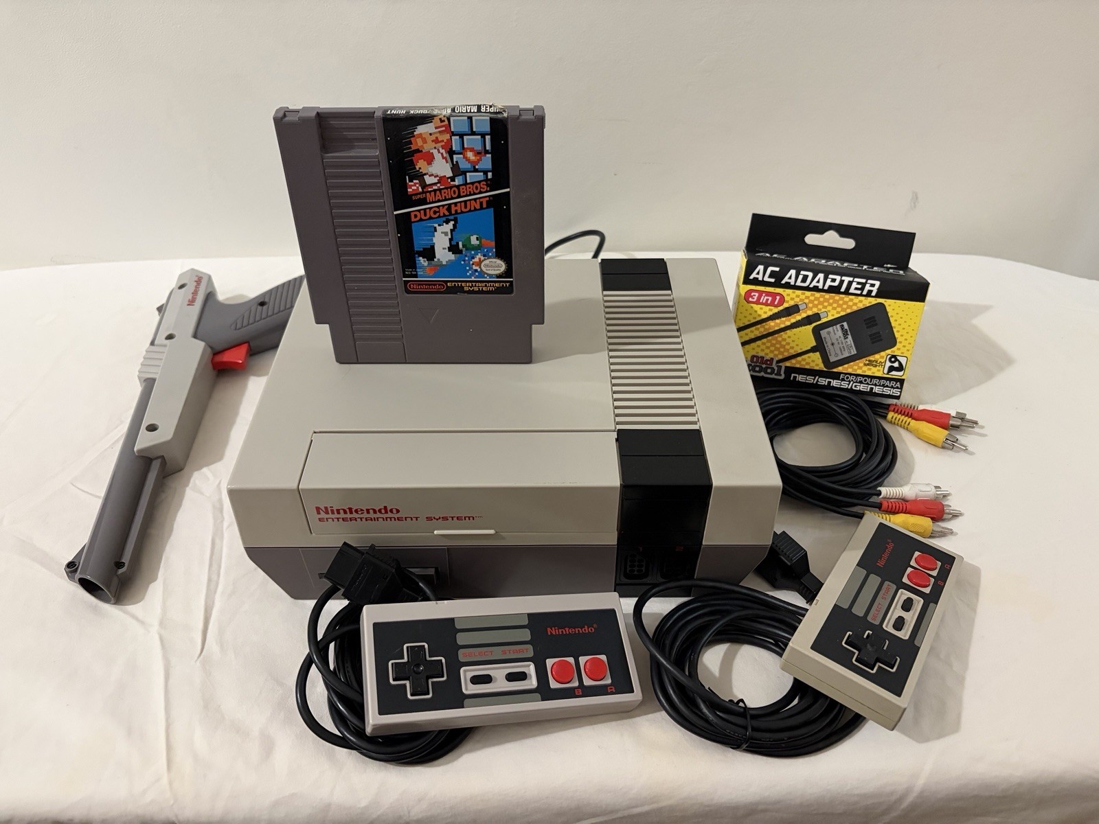 Nintendo NES-001 Console Bundle 2 Controllers Zapper Mario Duck Hunt Tested READ
