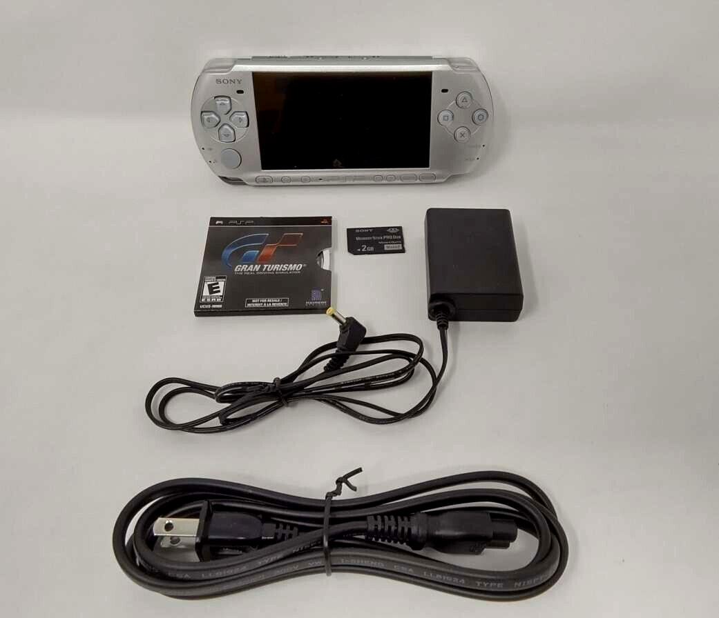 SONY PSP 3000 Mystic Silver System with 2 GB Memory Card and Gran Turismo (UVG)