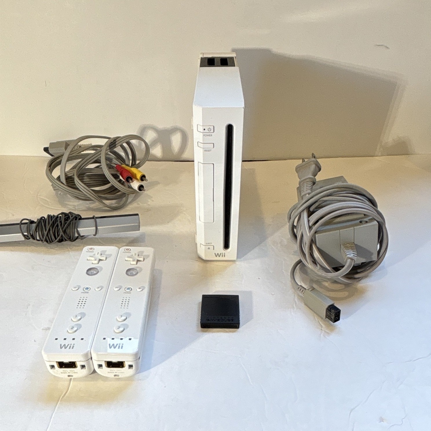 Nintendo Wii RVL-001 (USA) White Console Bundle w/ 2 Remotes