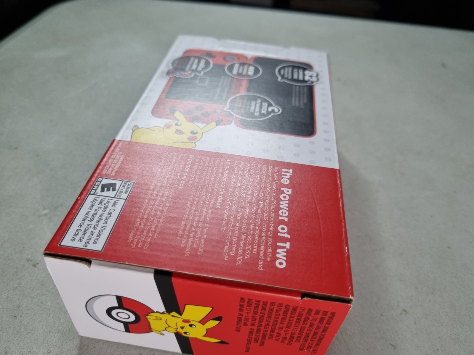 Brand New Nintendo 2DS XL Pokémon Poké Ball Edition