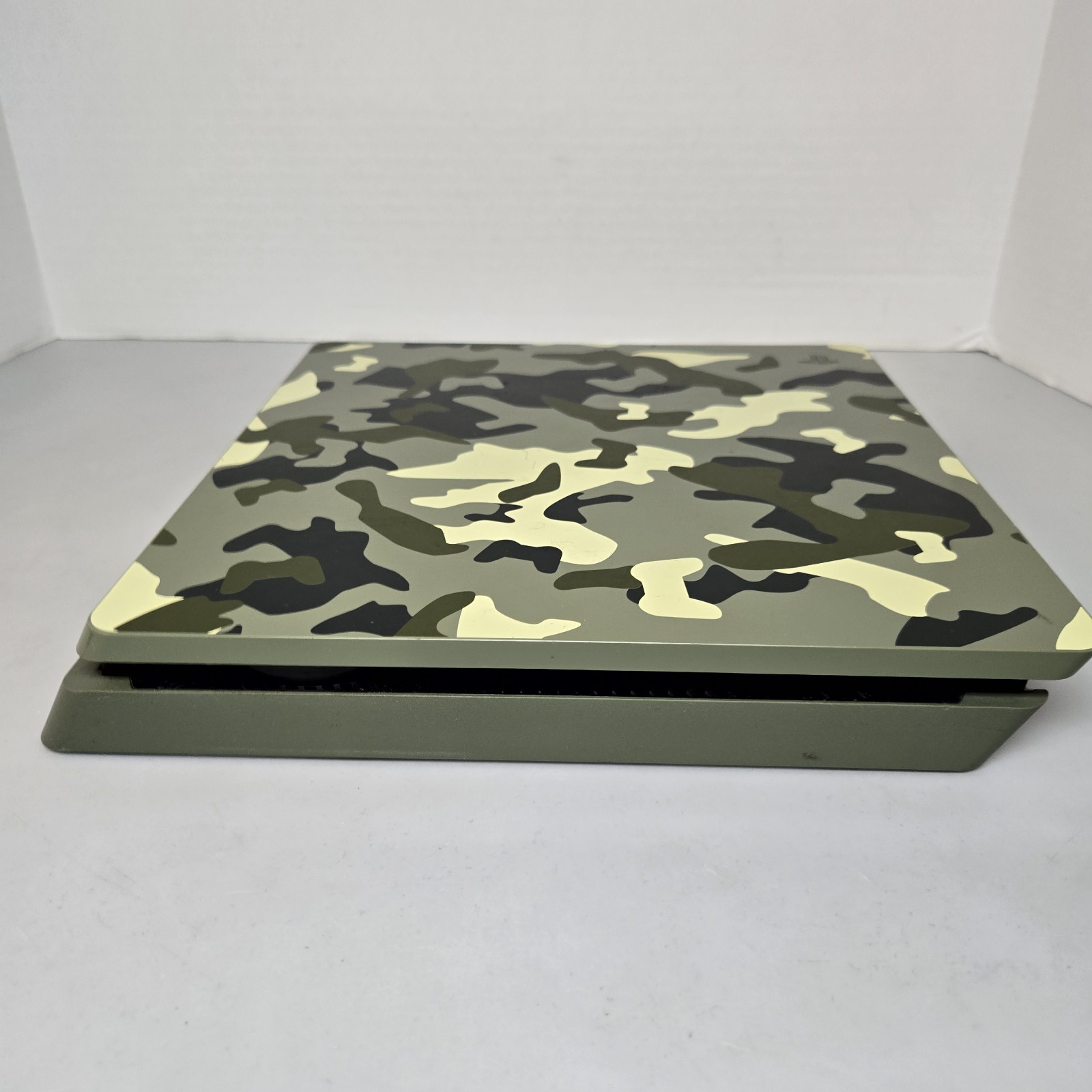 PS4 Slim Call of Duty: WWII Limited Edition 1TB Green Camouflage – Console Only