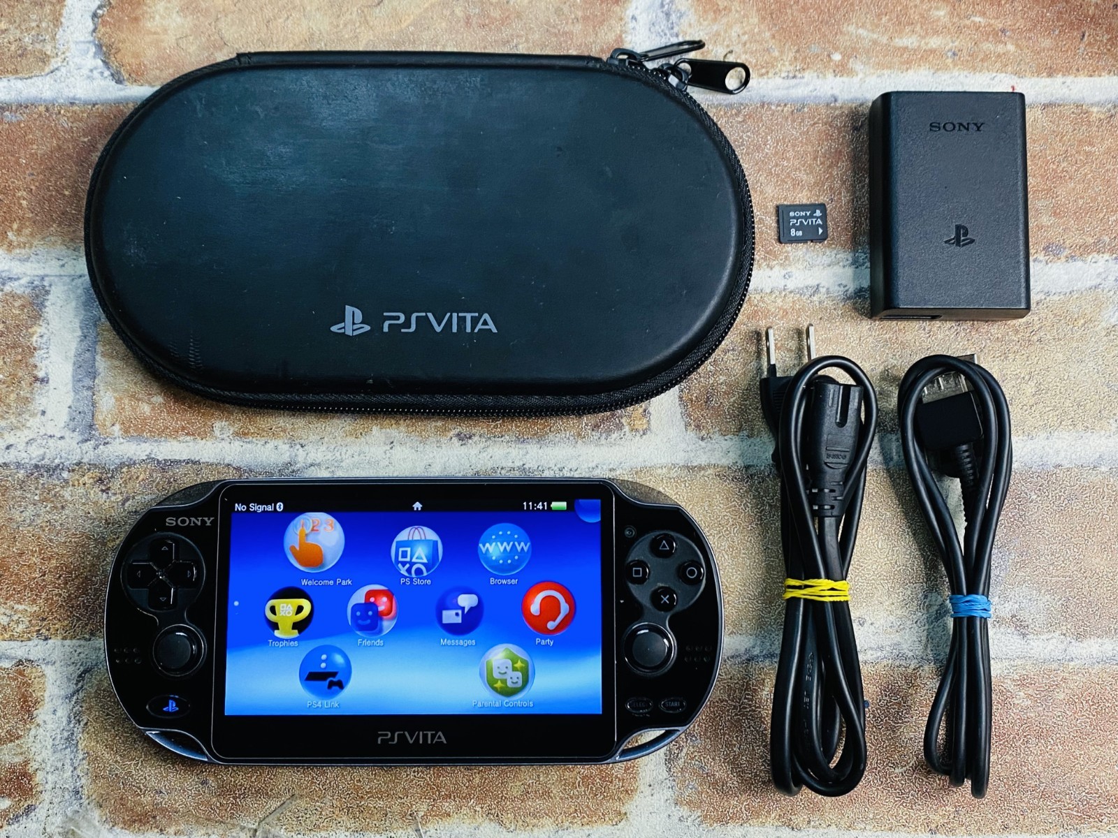 PS Vita PCH-1100 Crystal Black SONY Playstation 8GB Charger Mobile Case Ex DDP