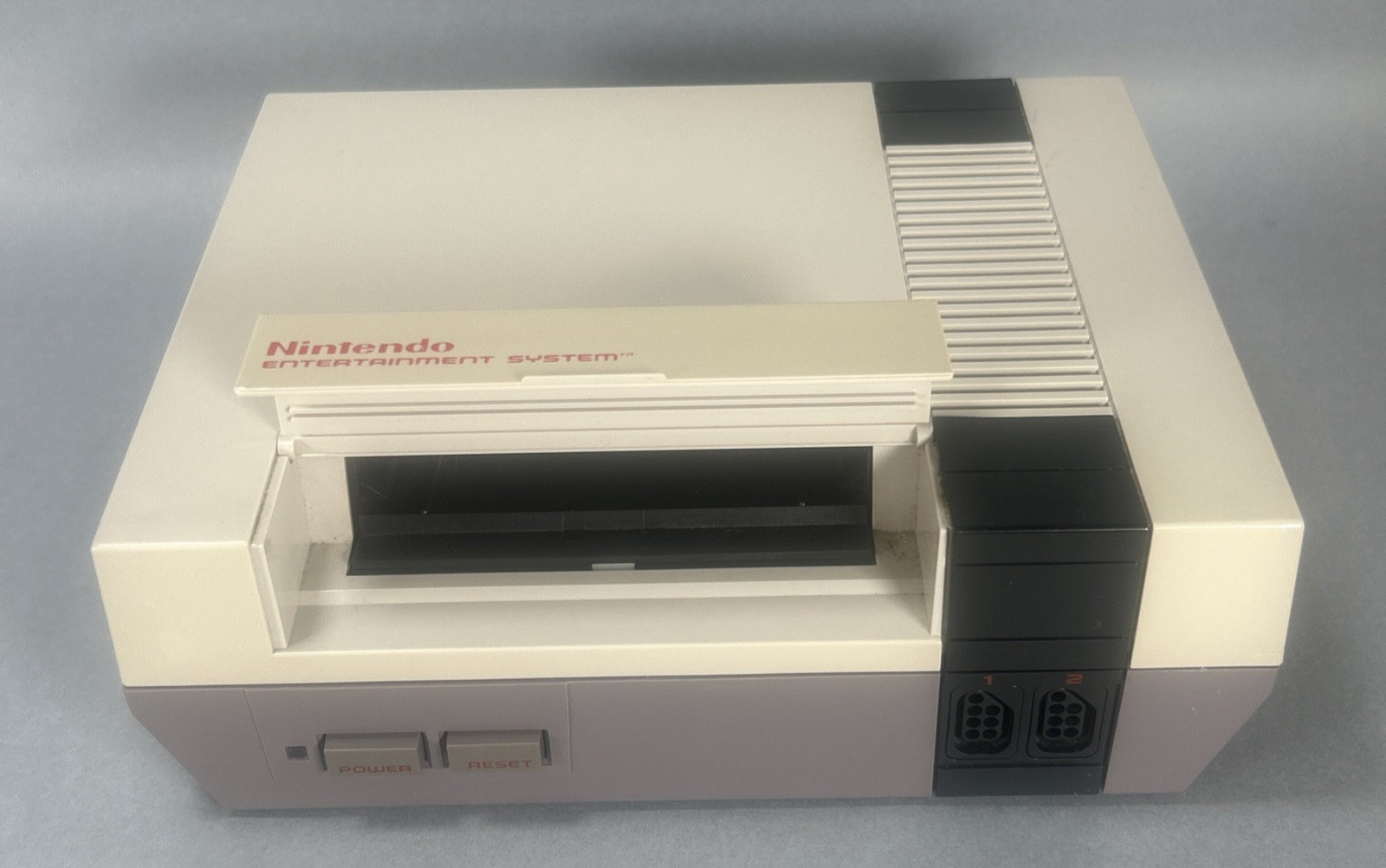 NES Nintendo Entertainment System Deluxe Set W/ Rob The Robot (MOSTLY COMPLETE)