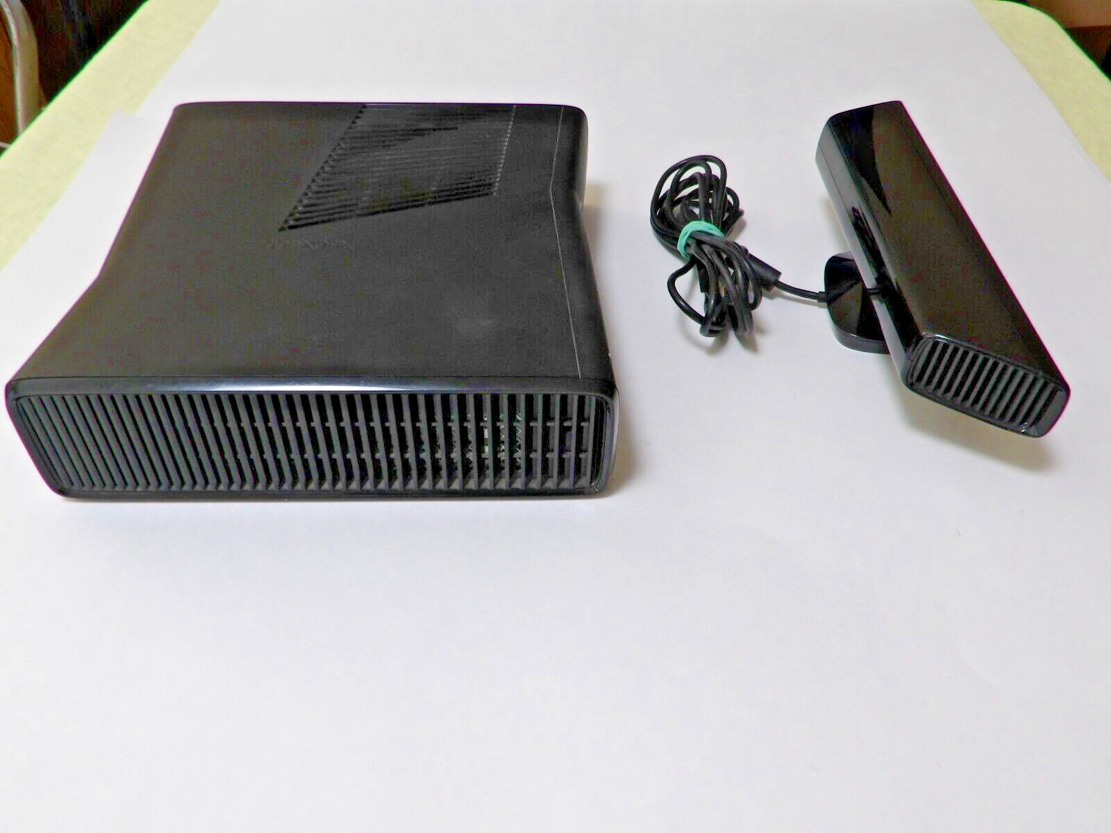 Xbox 360 S Console w/ Cords, Kinect, Controllers, 12 Games READ DESC!