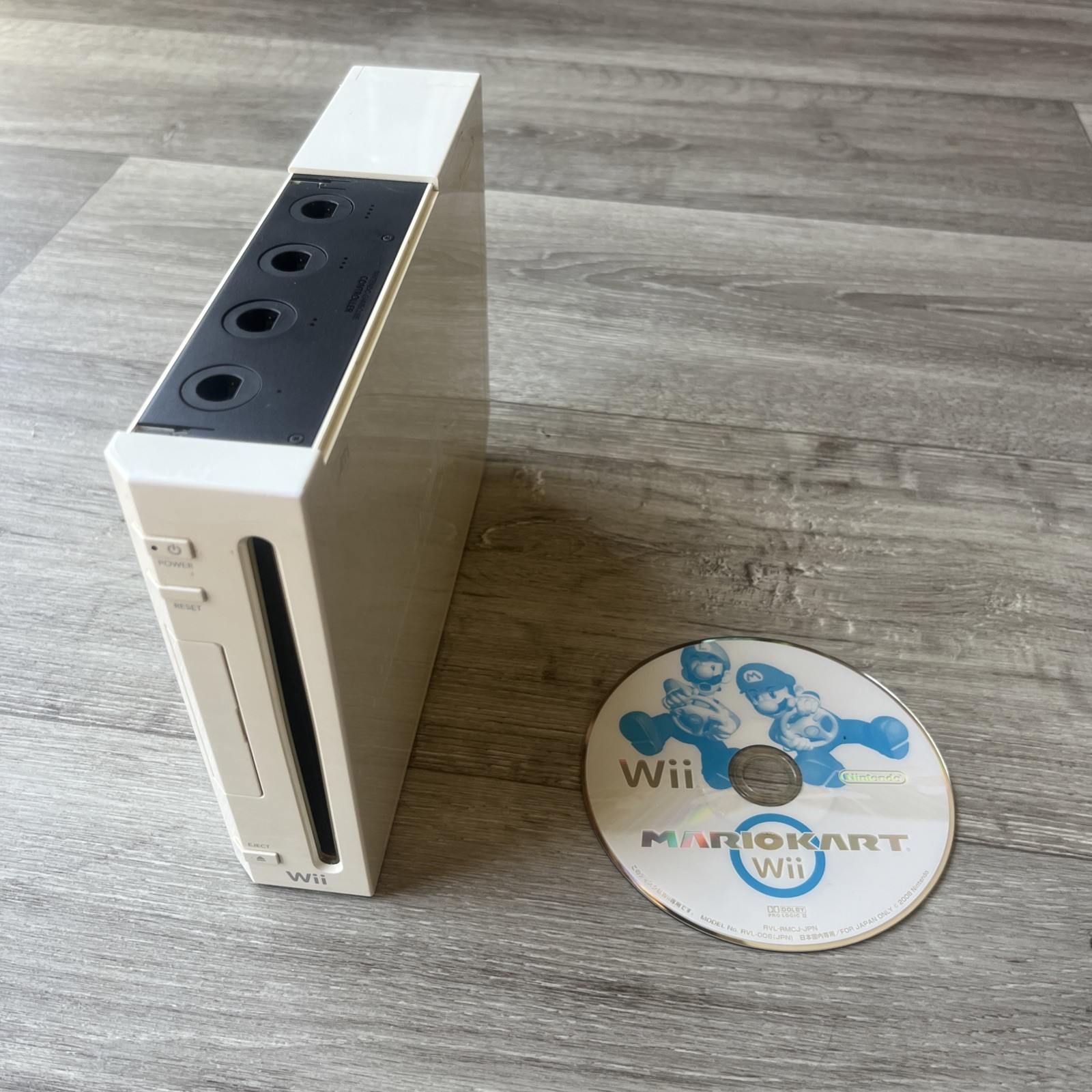 Nintendo Wii RVL-001 512 MB Home Console – White With Mario Kart Included